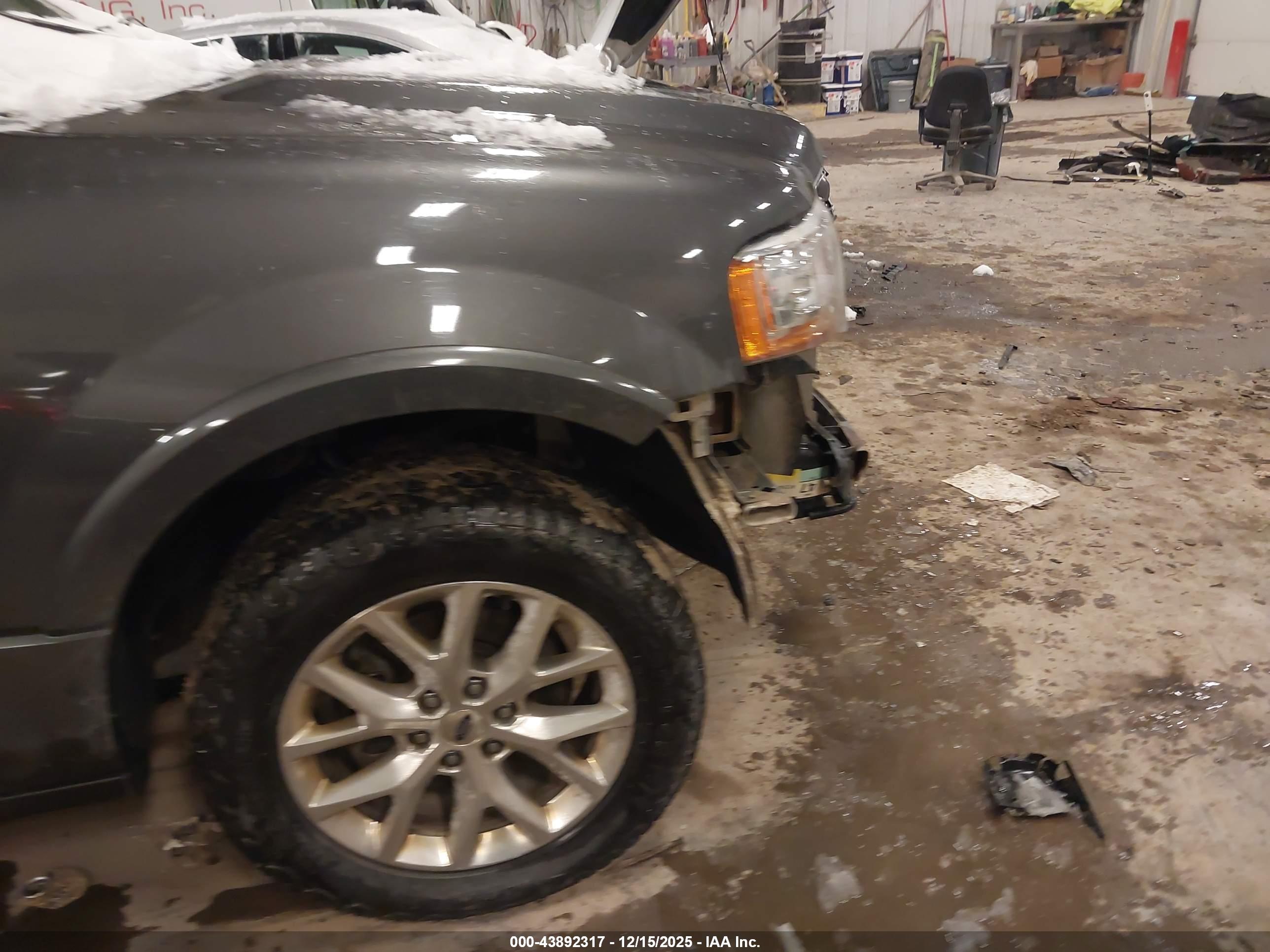 FORD EXPEDITION image 6