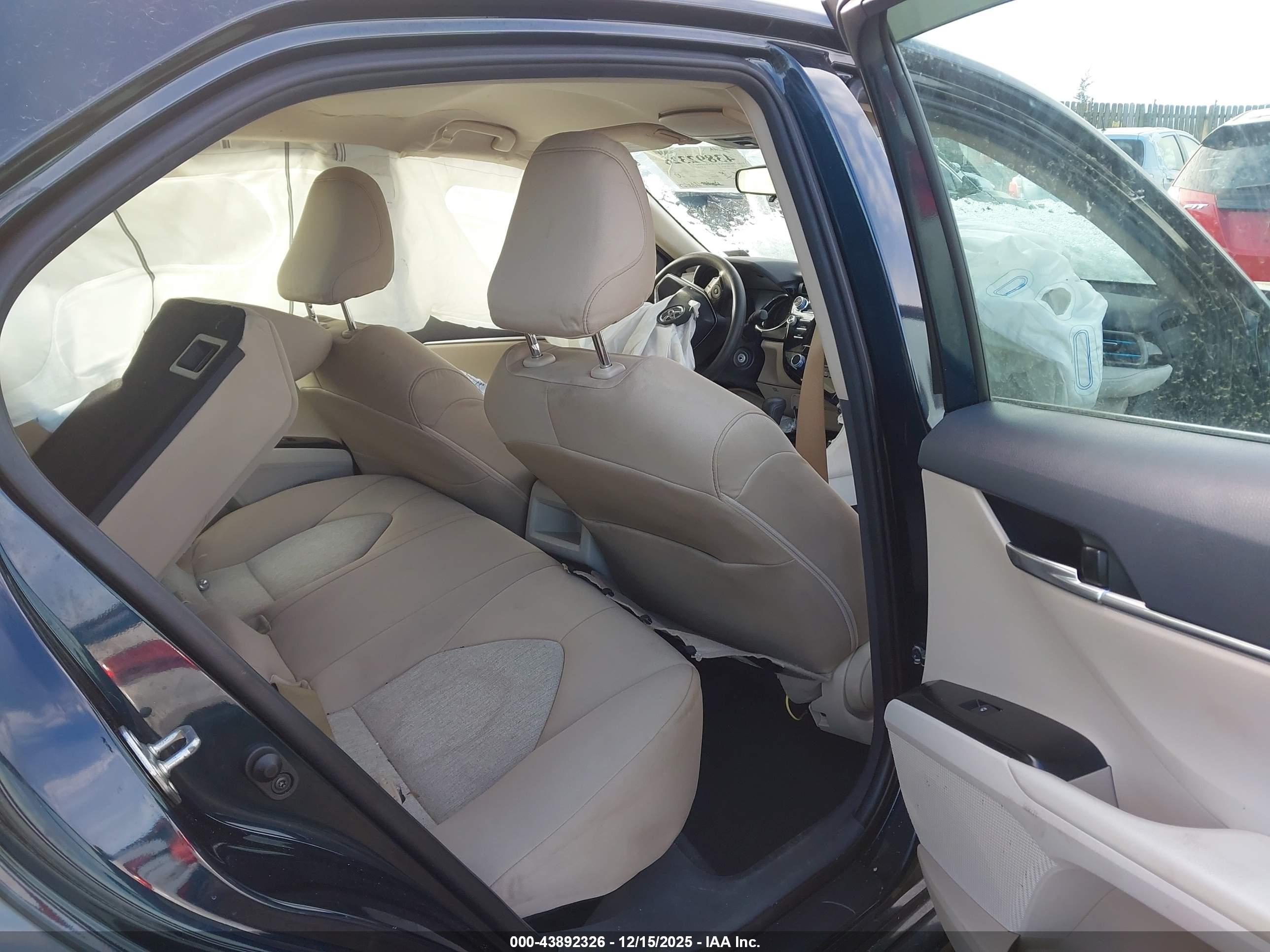 TOYOTA CAMRY image 8