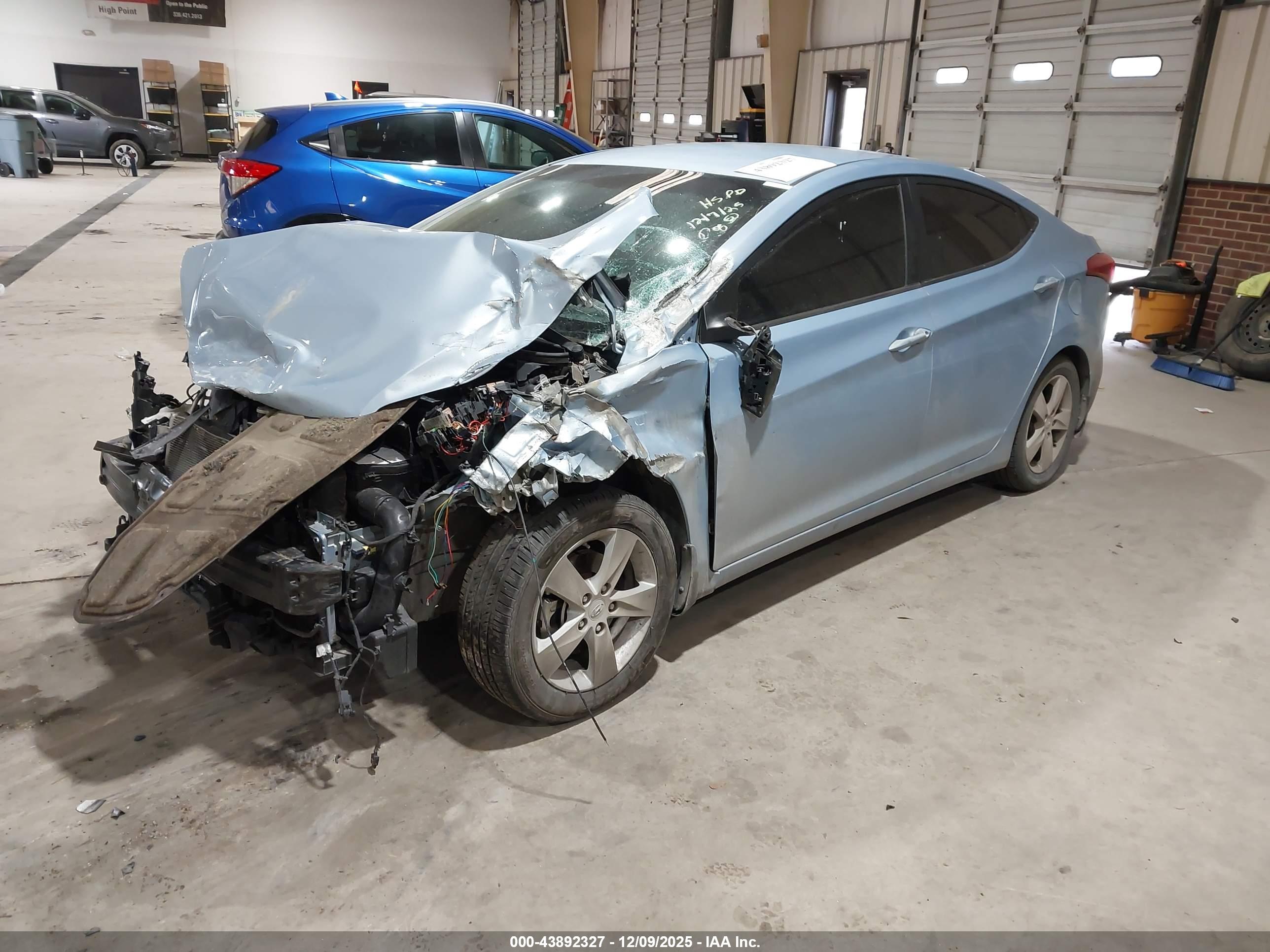 HYUNDAI ELANTRA image 2