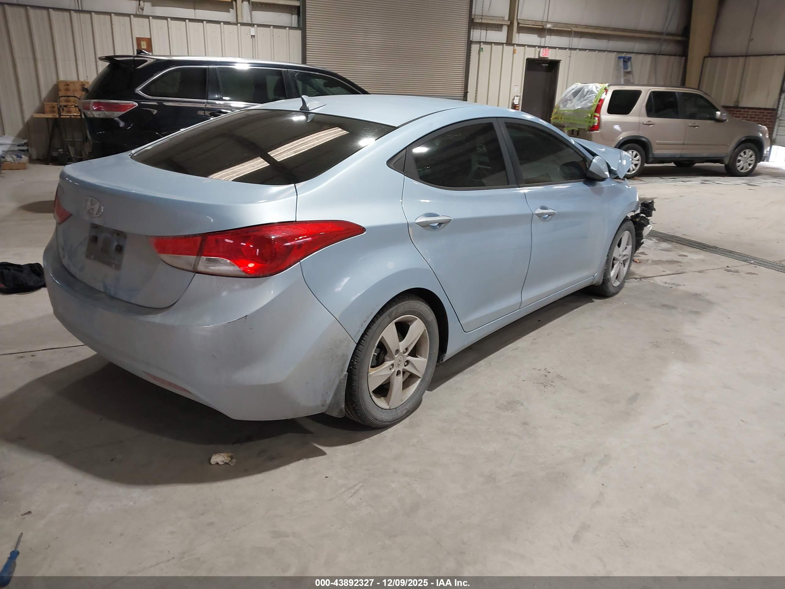 HYUNDAI ELANTRA image 4