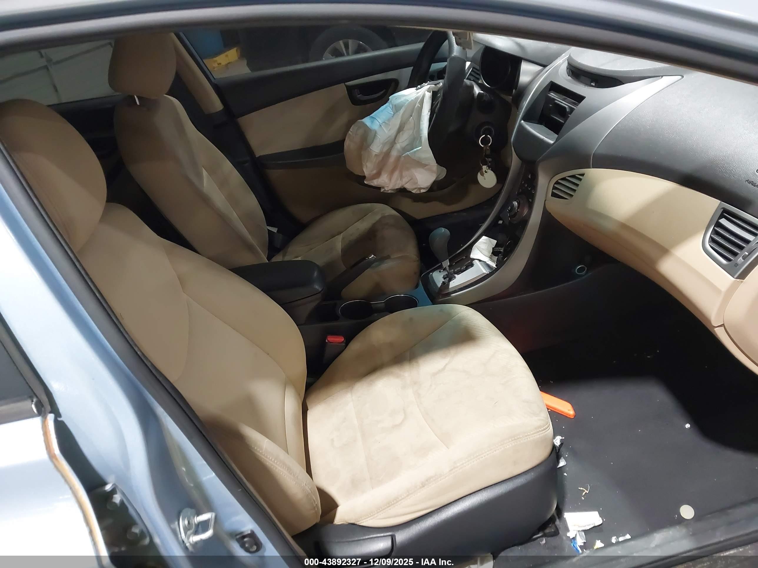 HYUNDAI ELANTRA image 5