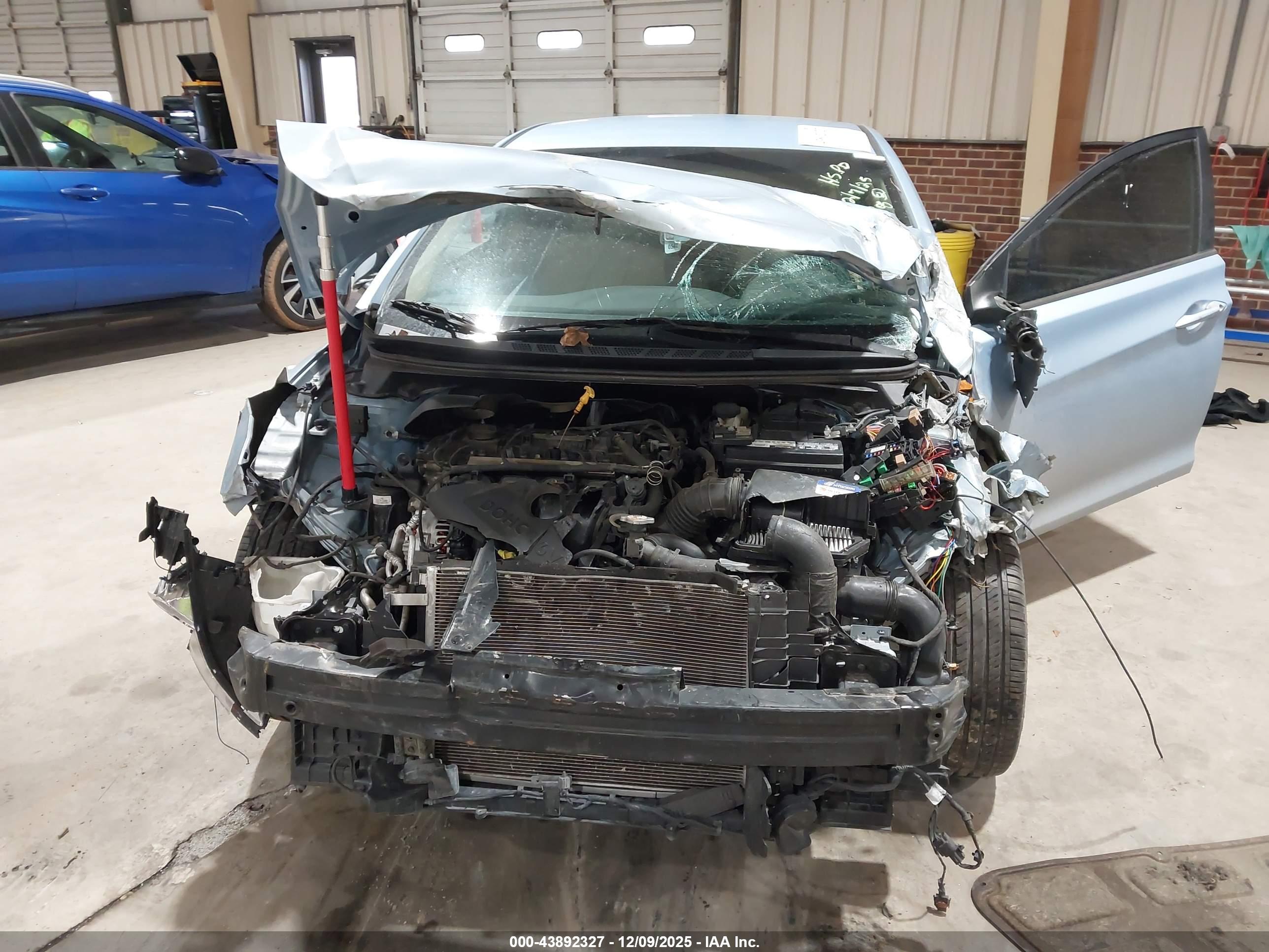 HYUNDAI ELANTRA image 6
