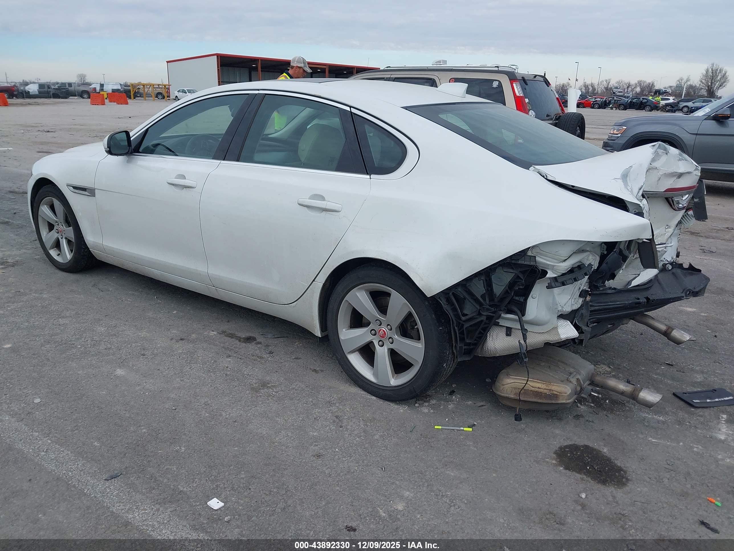 JAGUAR XF image 3