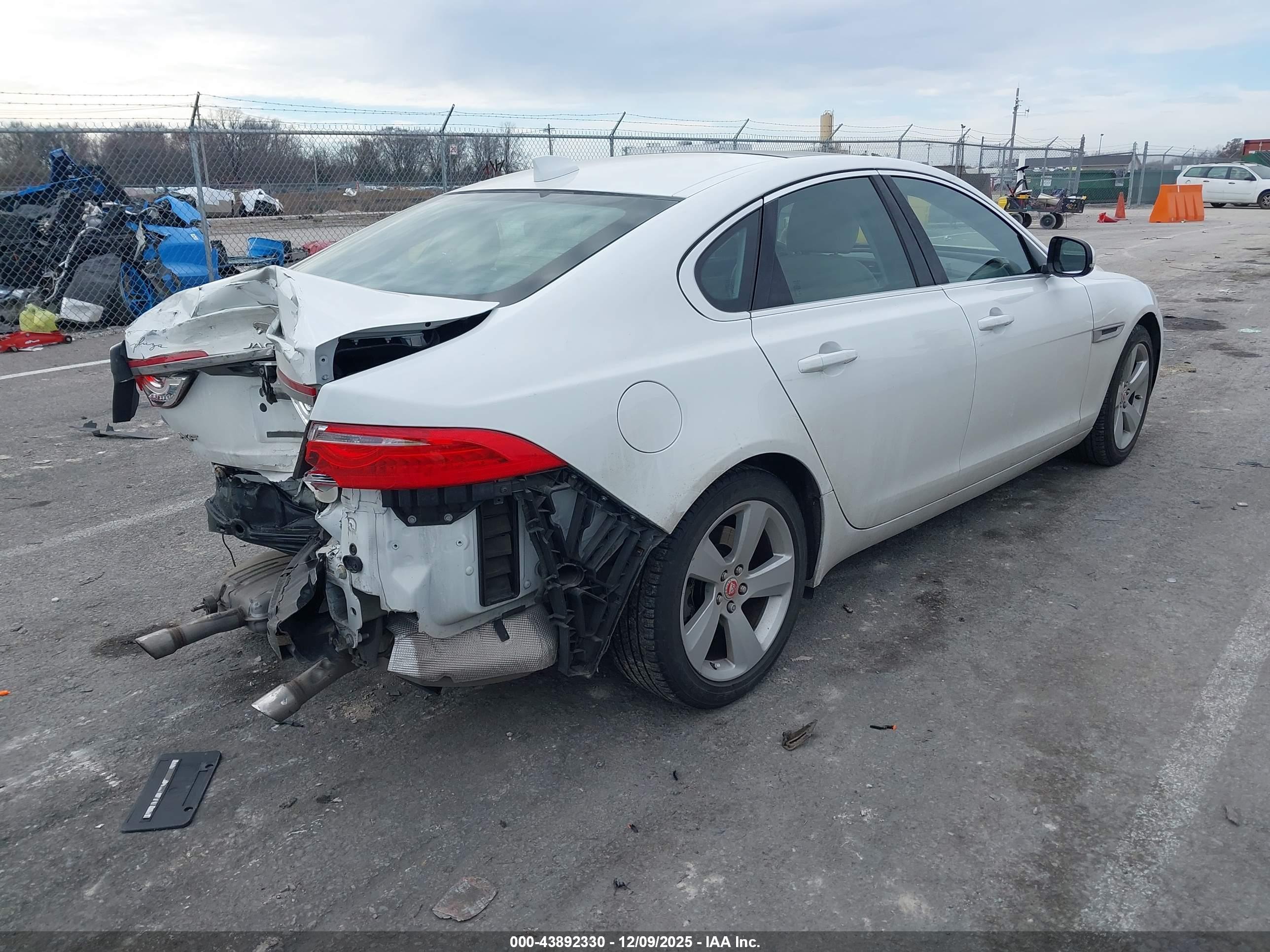 JAGUAR XF image 4