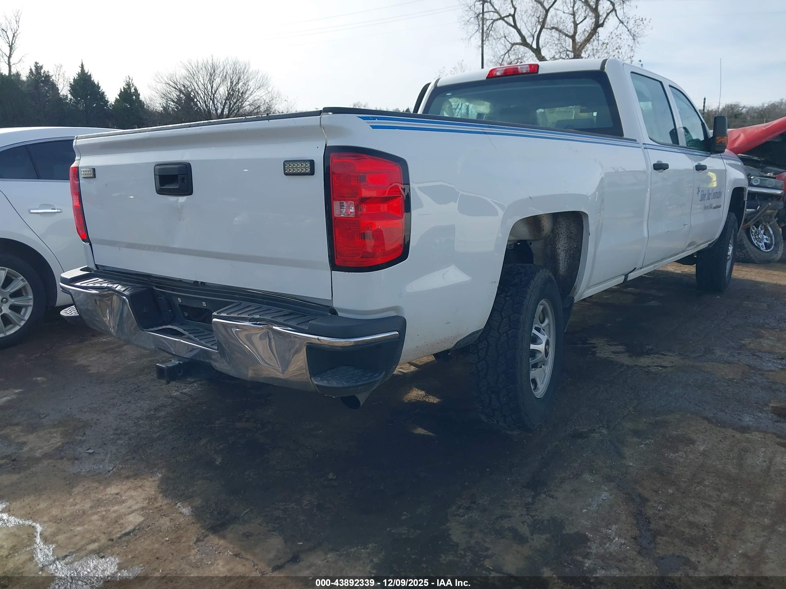 CHEVROLET SILVERADO image 4