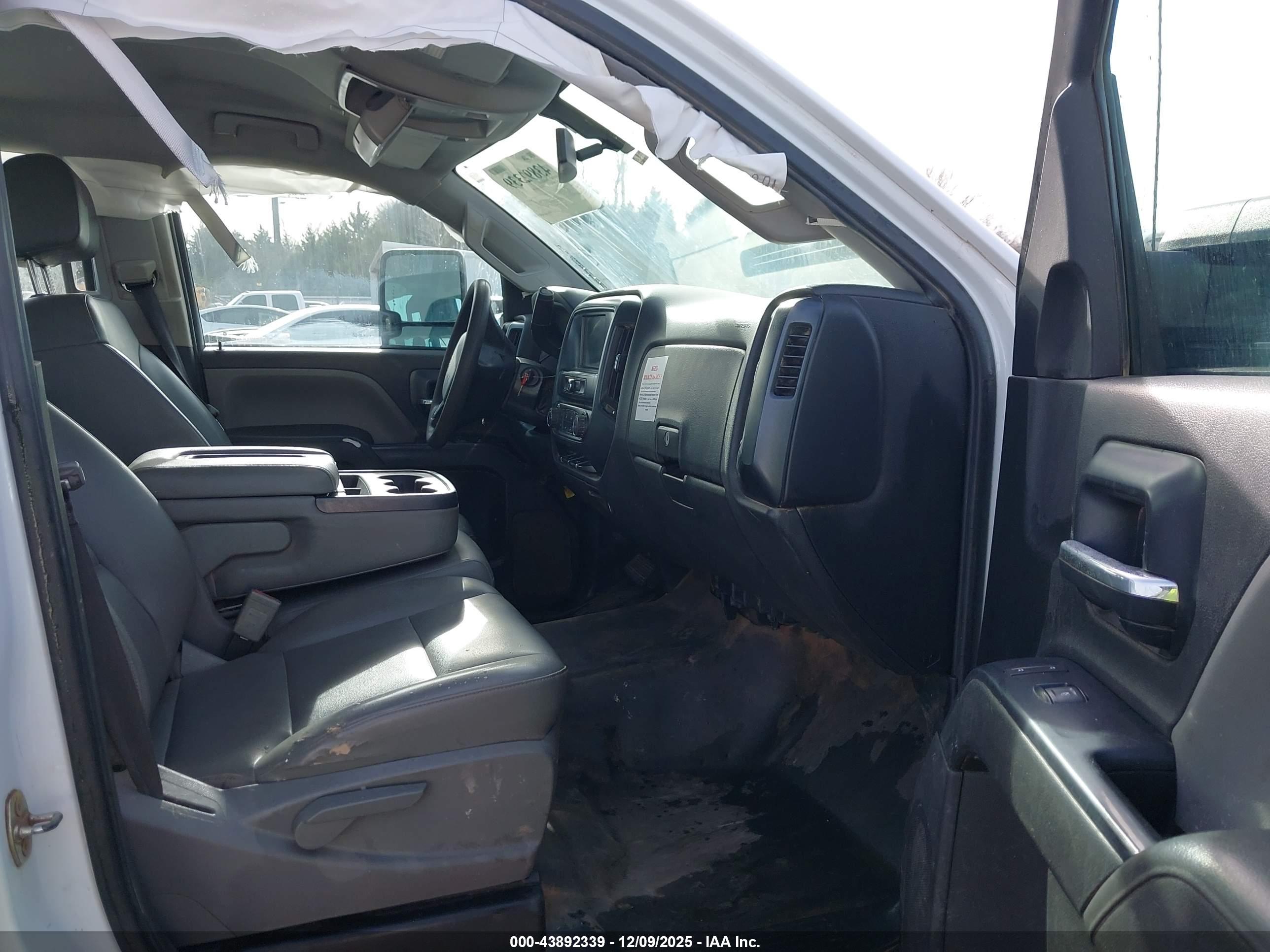 CHEVROLET SILVERADO image 5