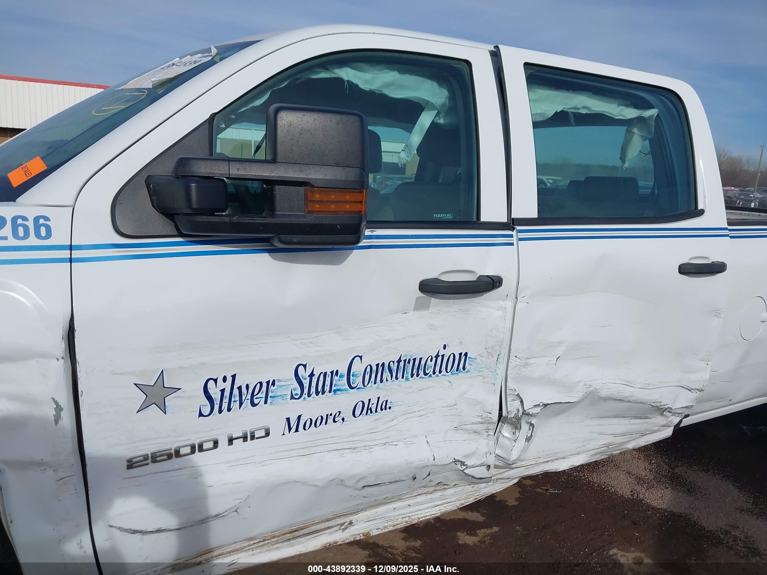 CHEVROLET SILVERADO image 6