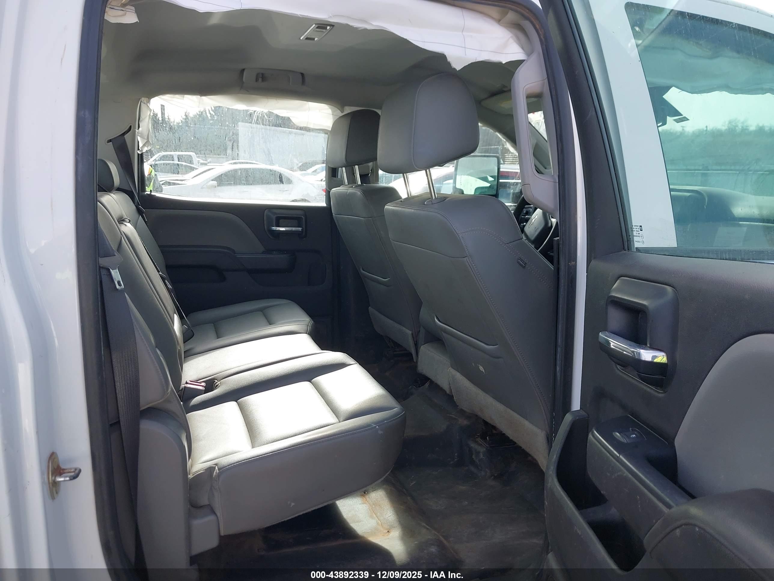 CHEVROLET SILVERADO image 8