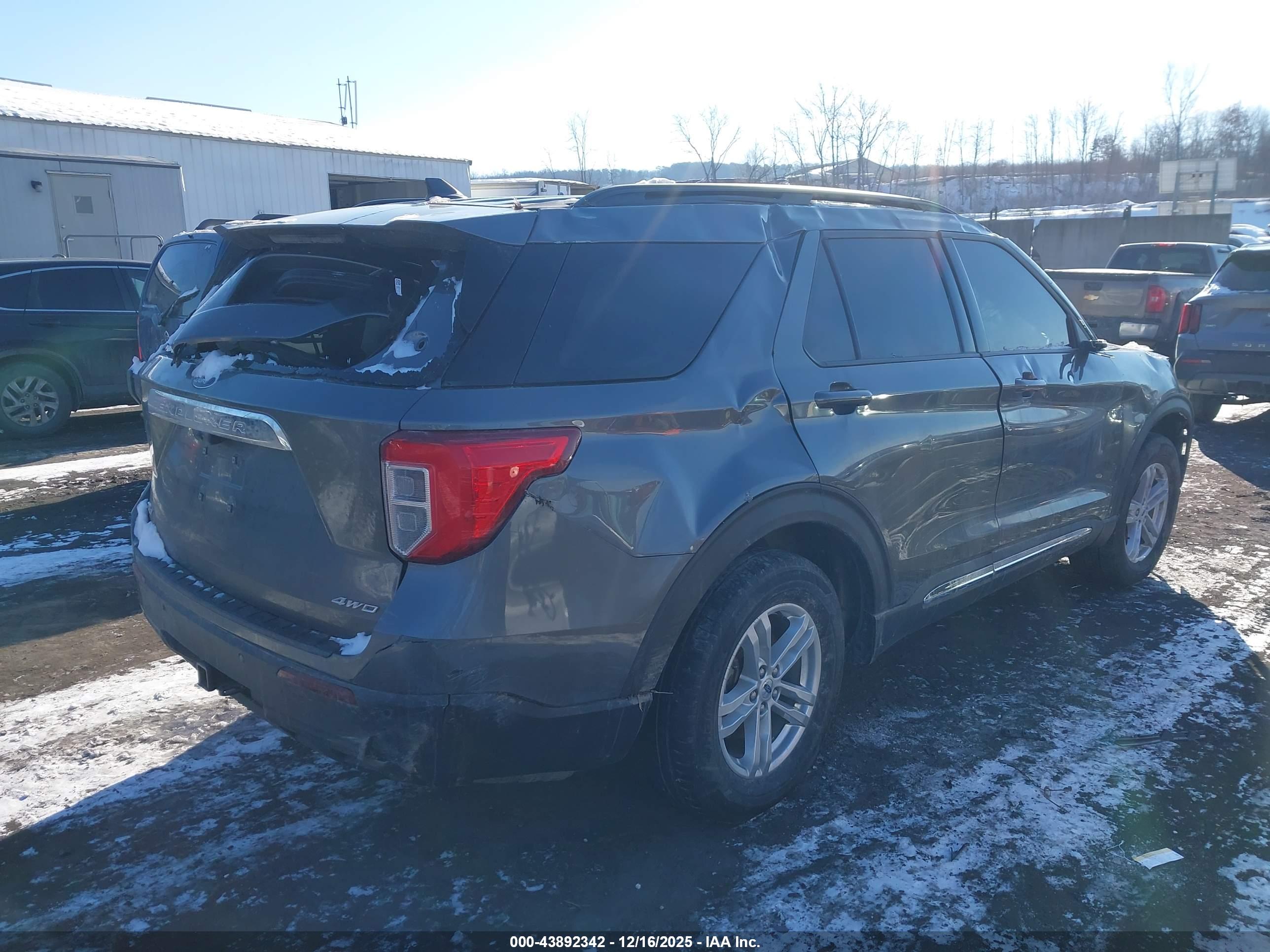 FORD EXPLORER image 4