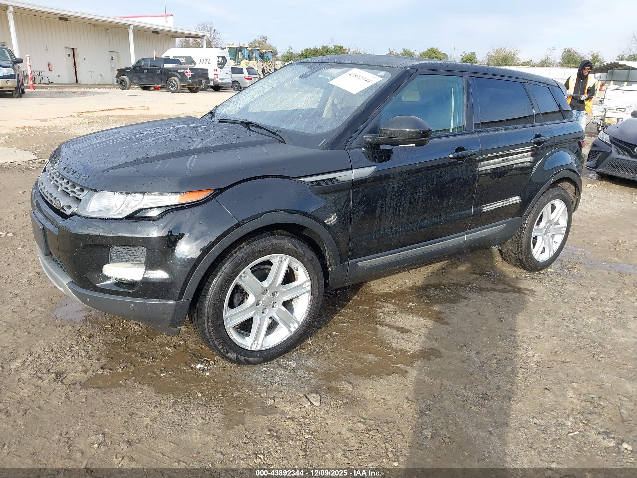 LAND ROVER image 2