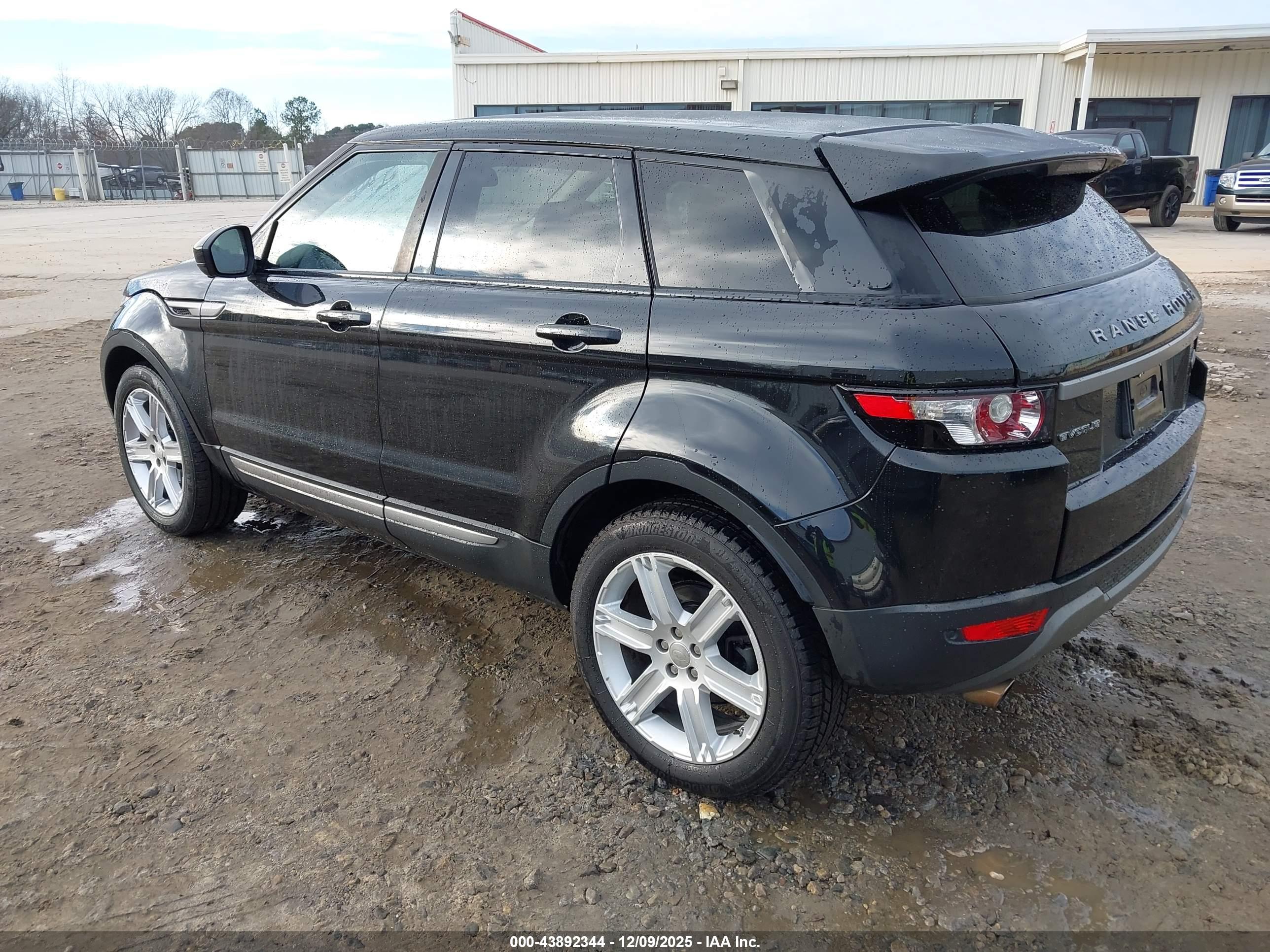 LAND ROVER image 3