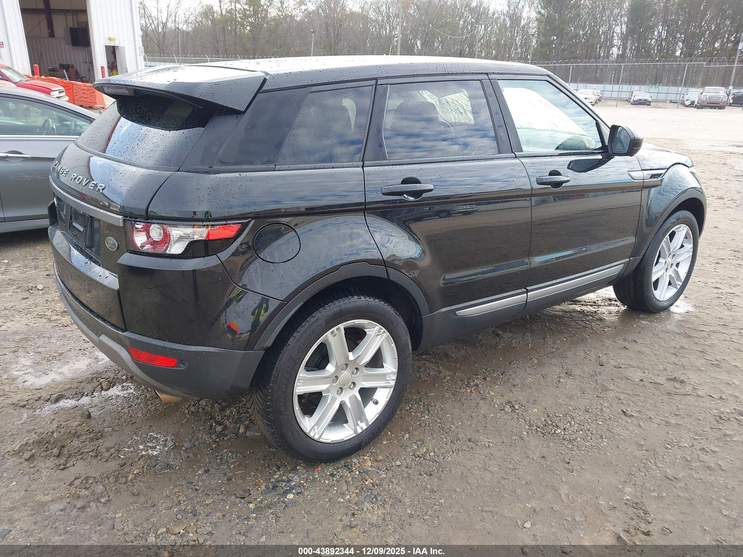 LAND ROVER image 4