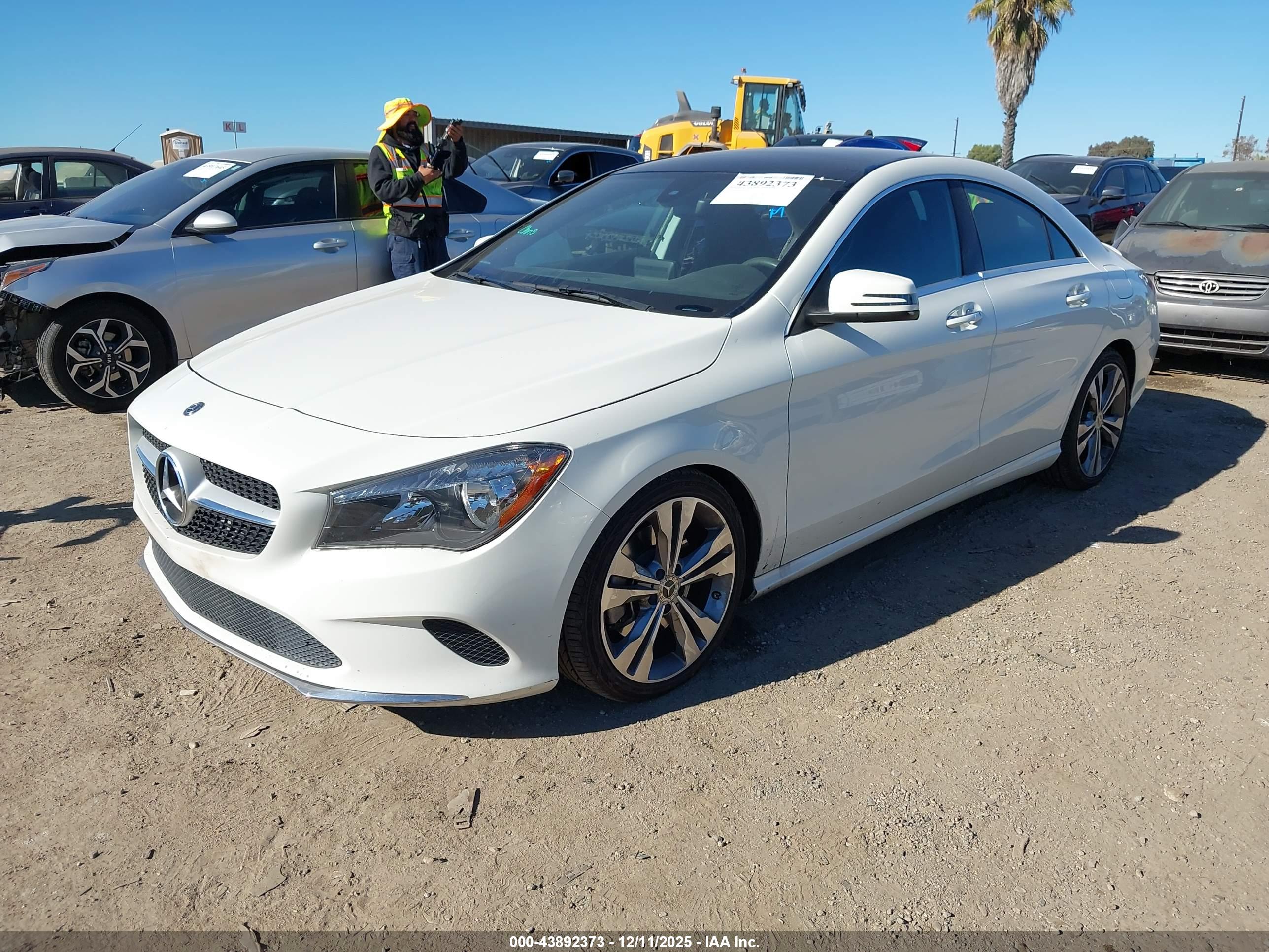 MERCEDES-BENZ CLA image 2