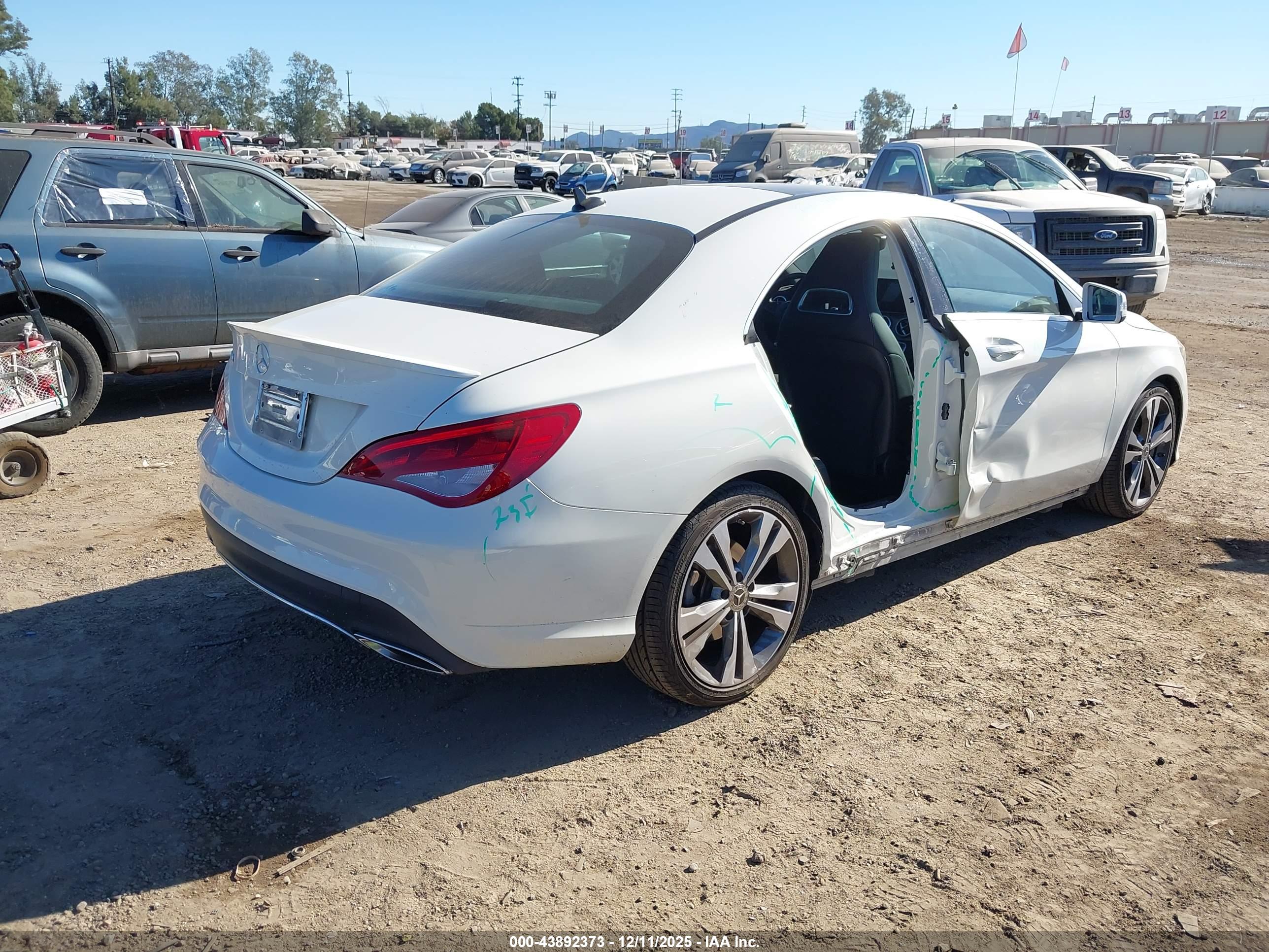 MERCEDES-BENZ CLA image 4