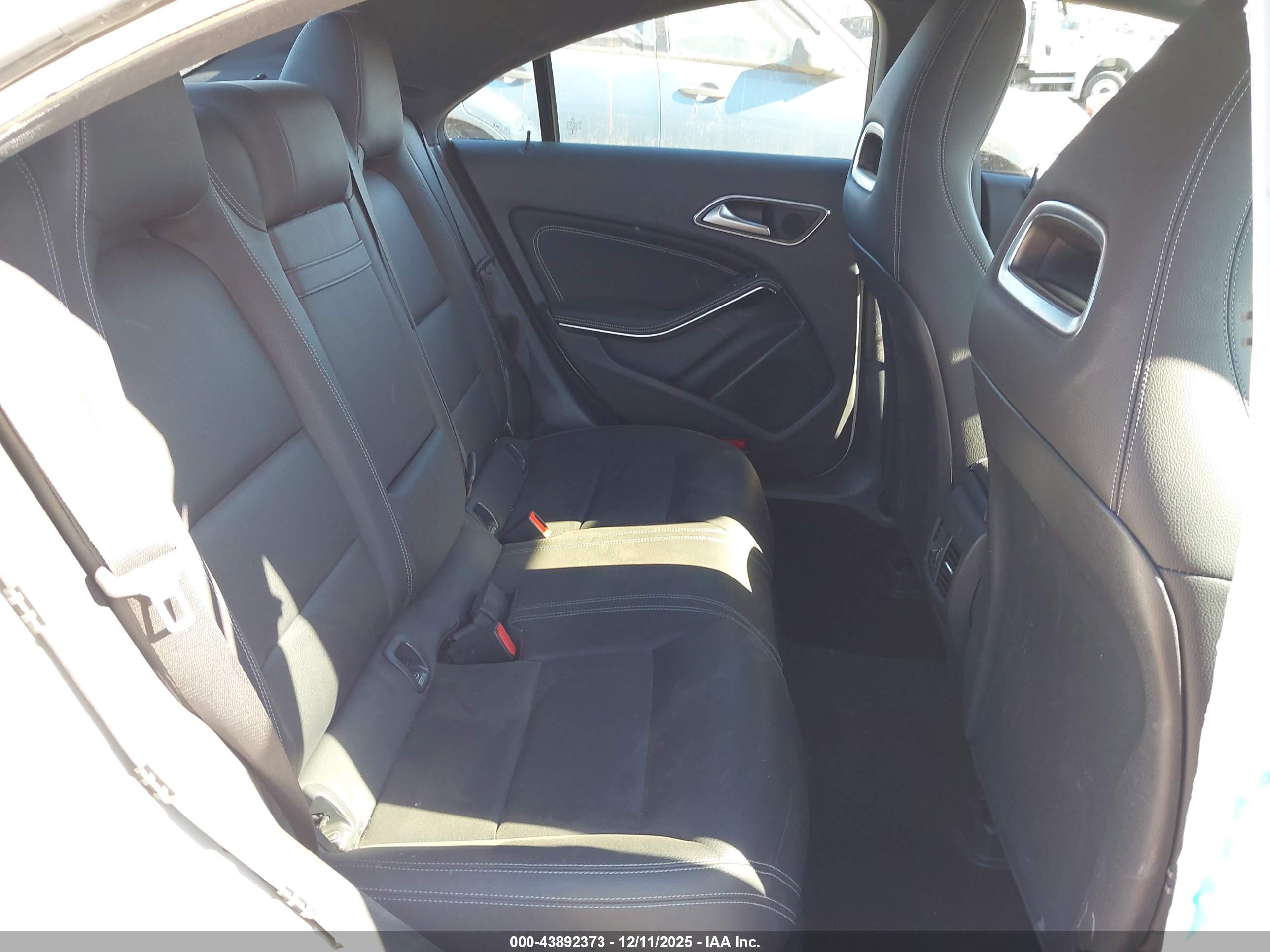 MERCEDES-BENZ CLA image 8
