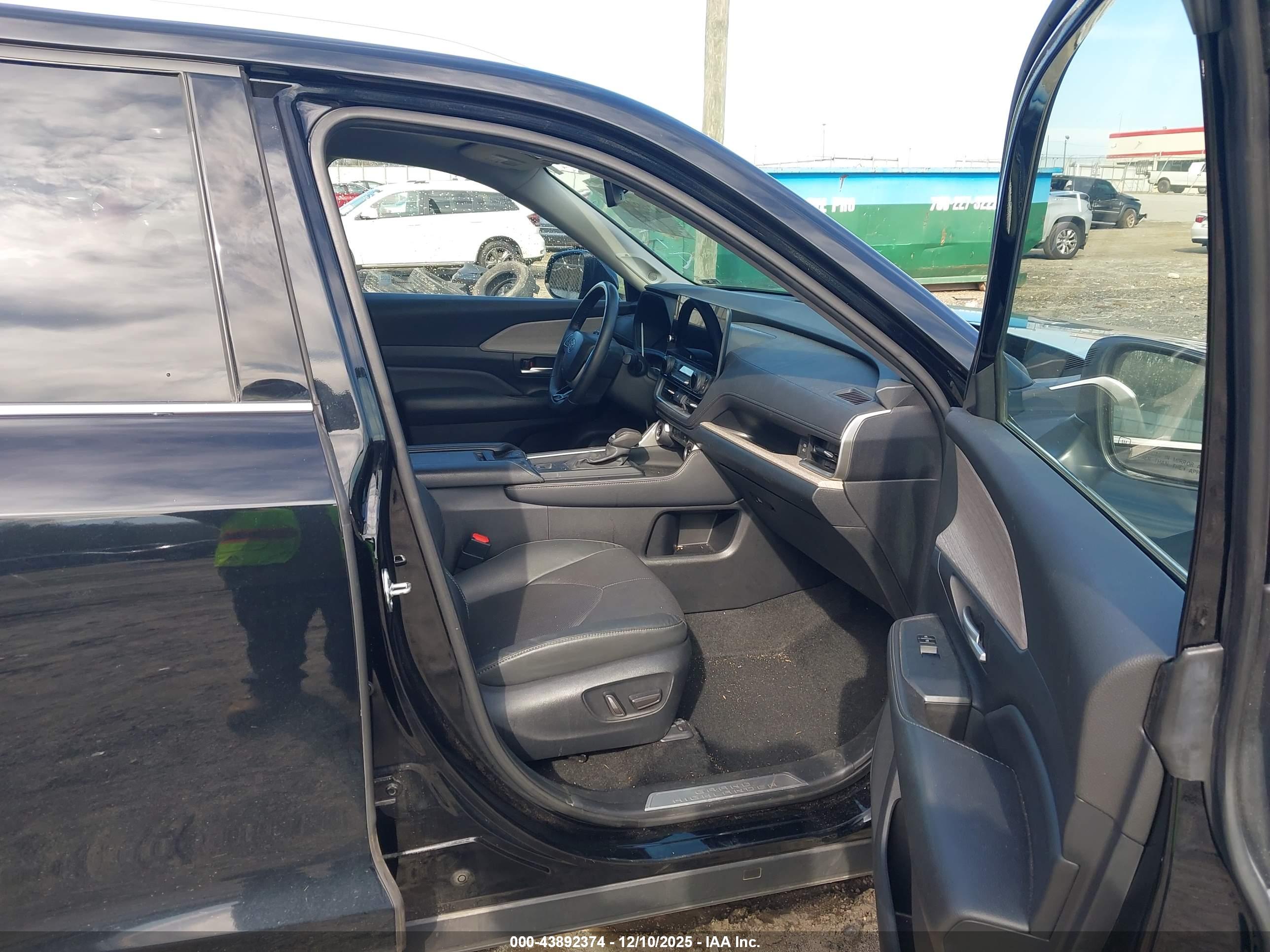TOYOTA GRAND image 5