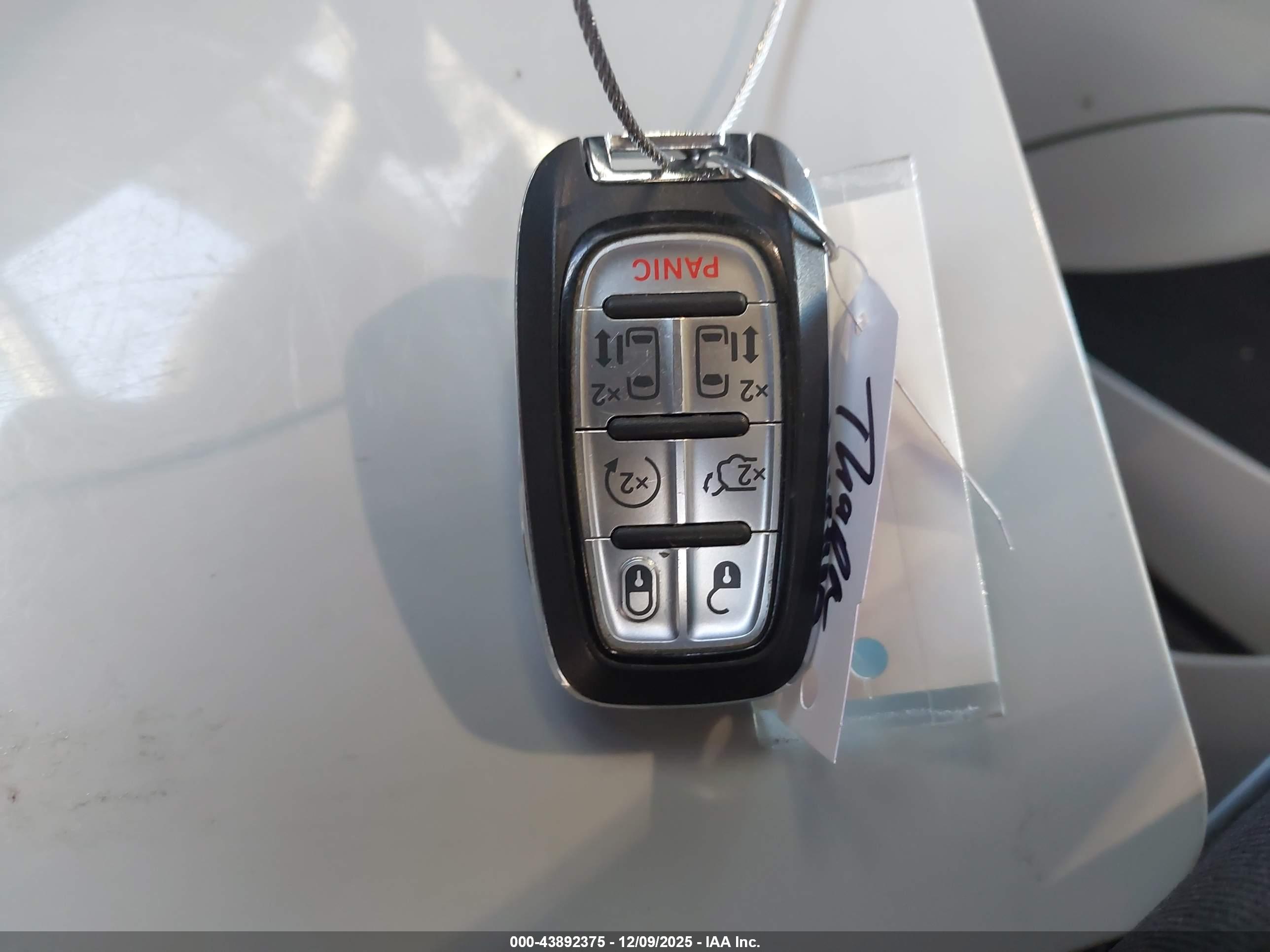 CHRYSLER VOYAGER image 11