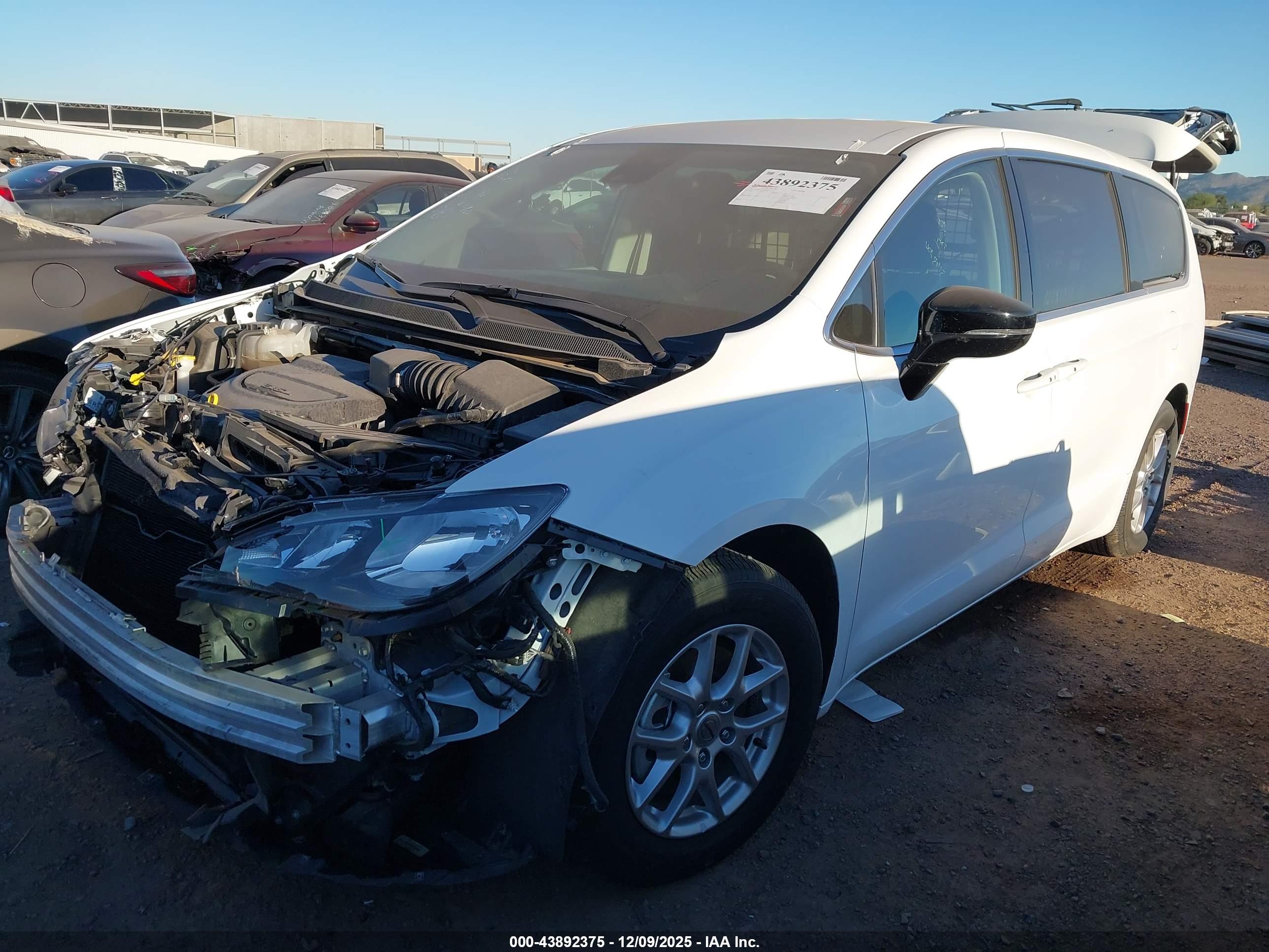 CHRYSLER VOYAGER image 2