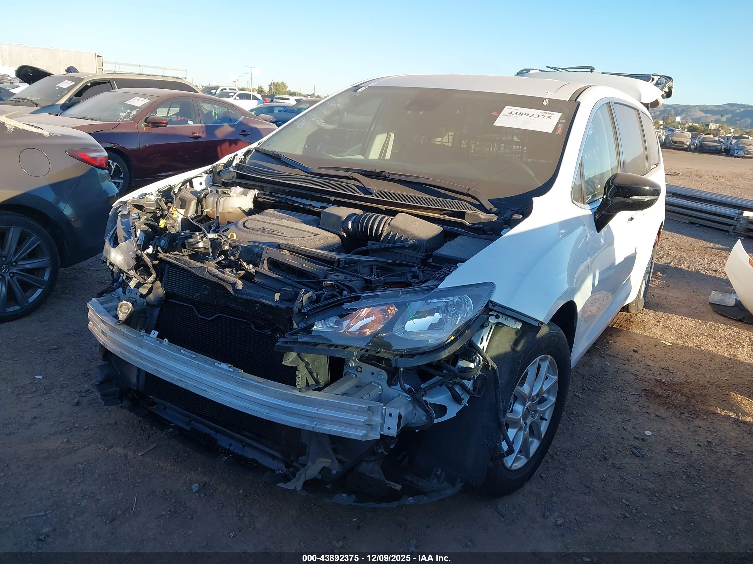 CHRYSLER VOYAGER image 6