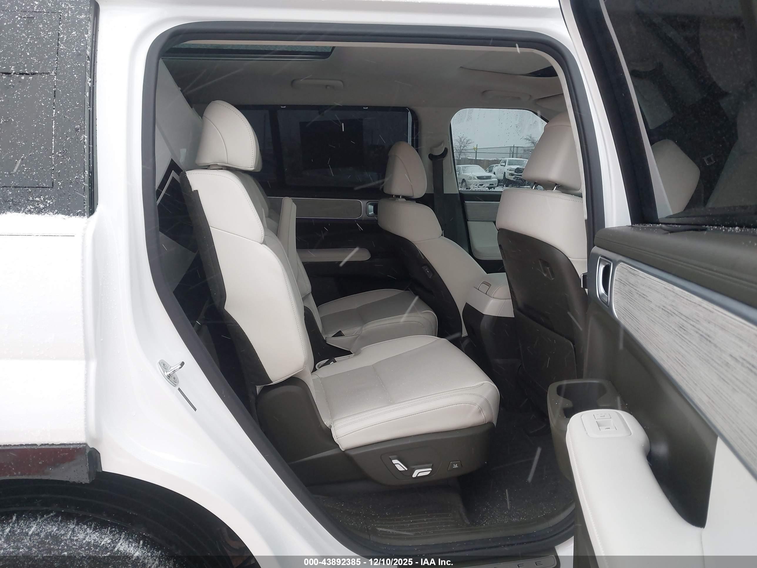 HYUNDAI SANTA image 8