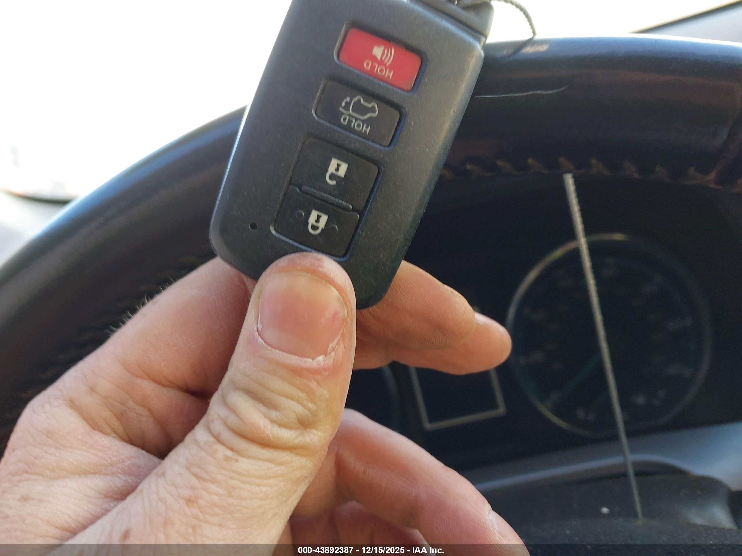TOYOTA RAV4 image 11