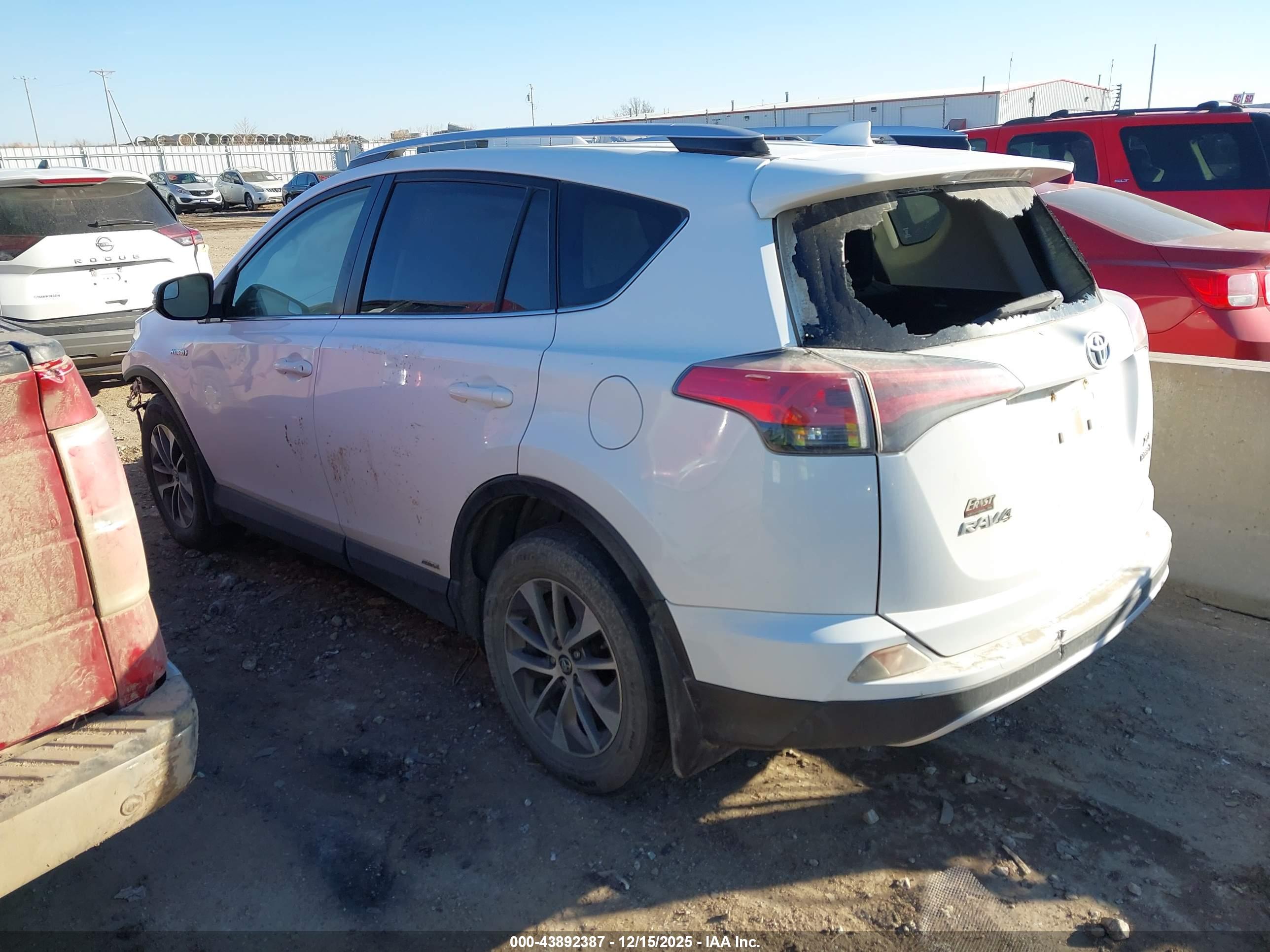 TOYOTA RAV4 image 3