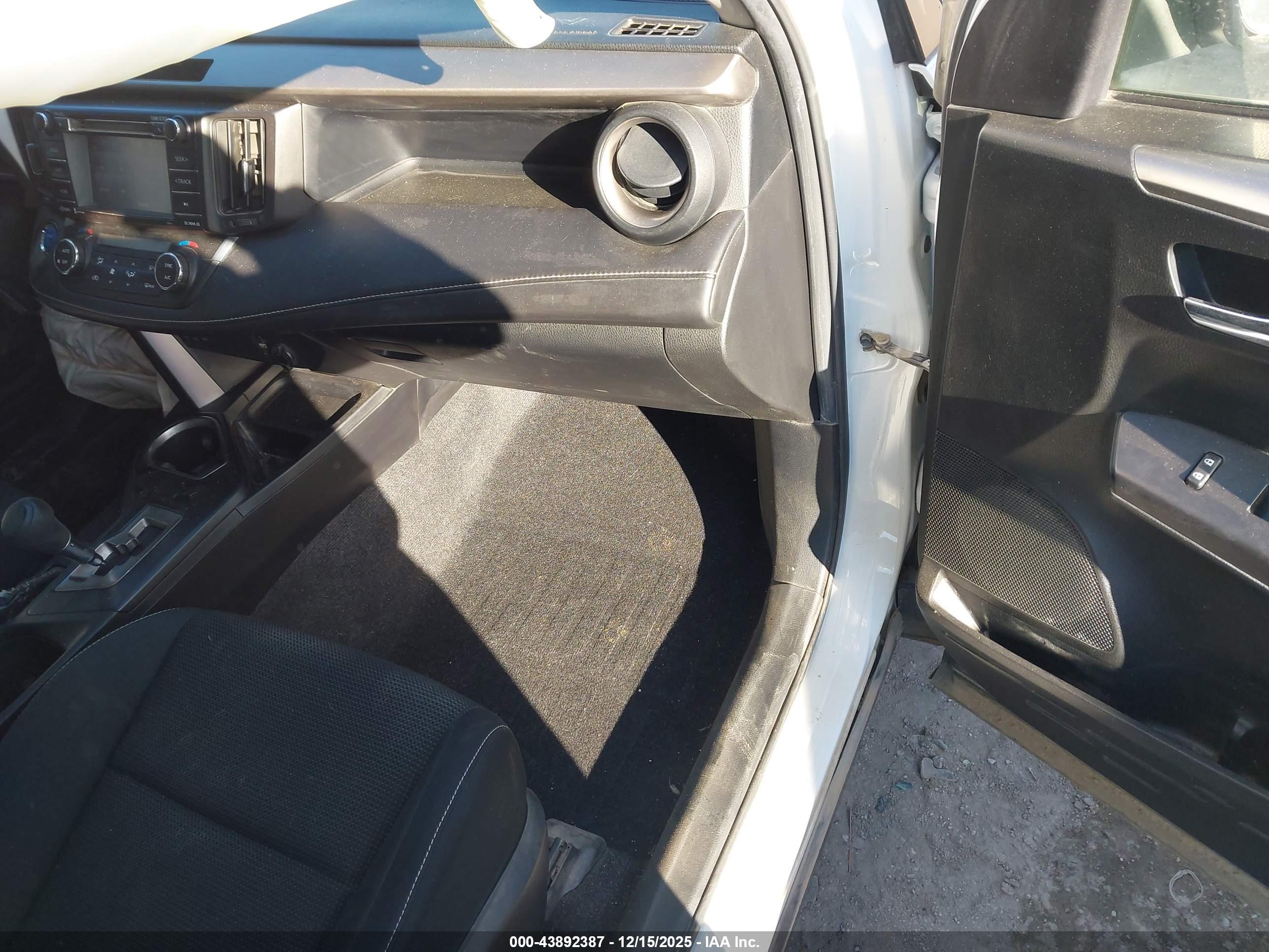 TOYOTA RAV4 image 5