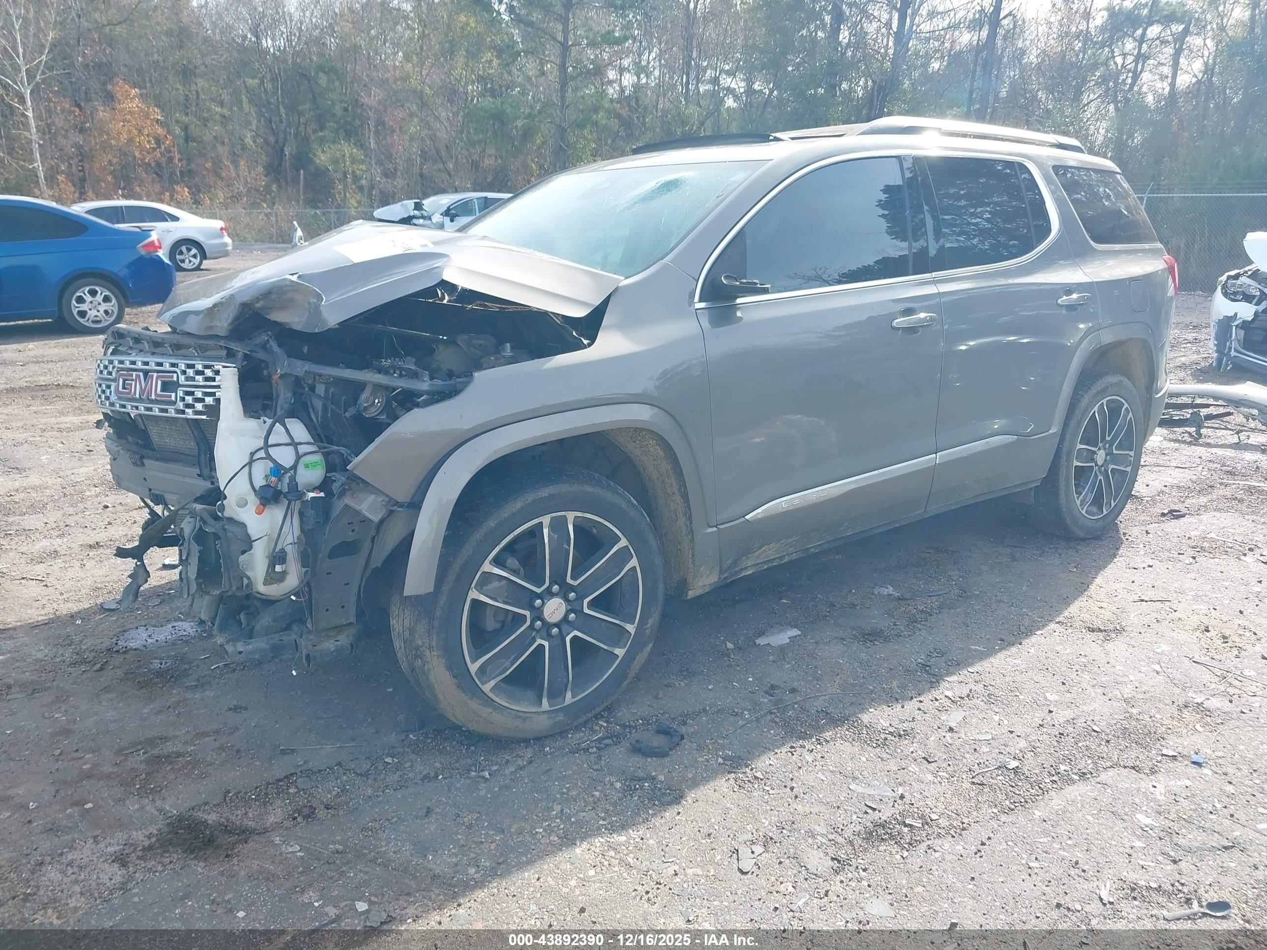 GMC ACADIA image 2