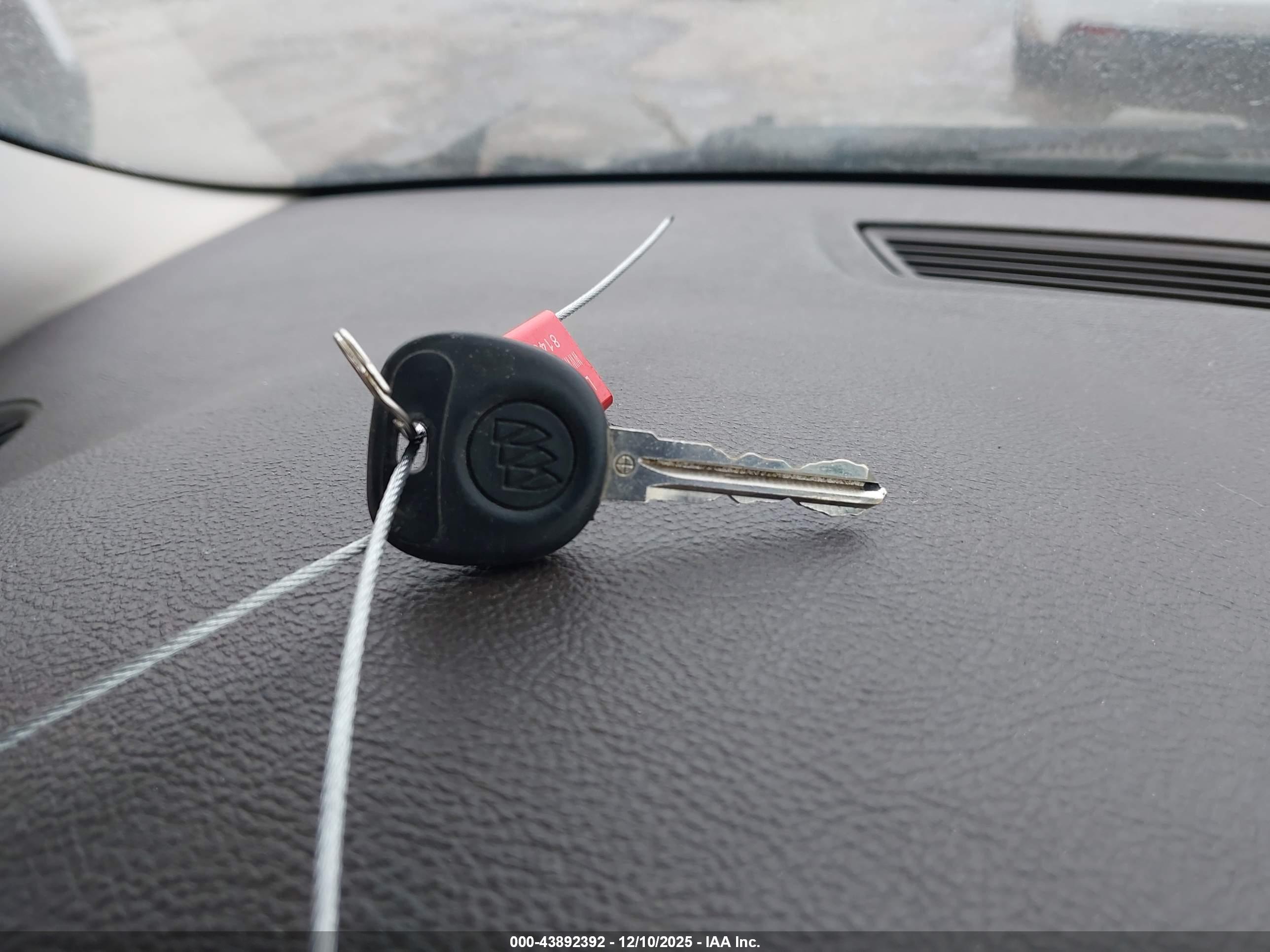 BUICK LUCERNE image 11
