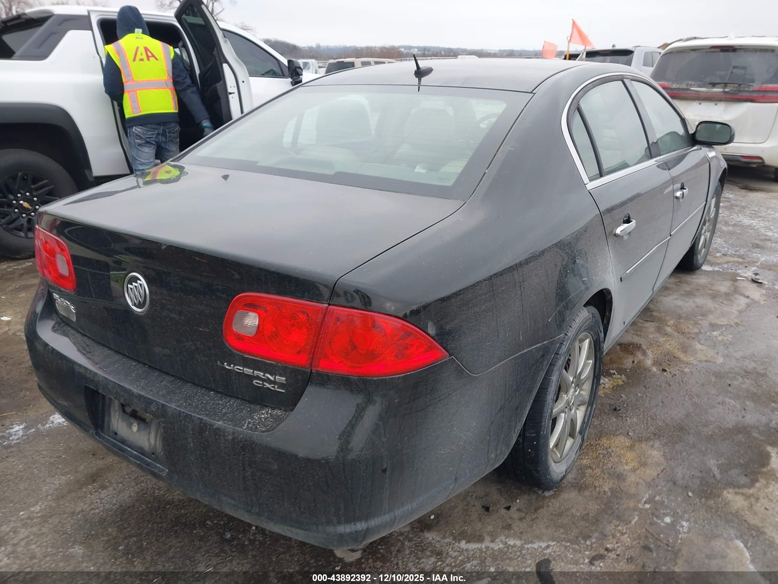 BUICK LUCERNE image 4
