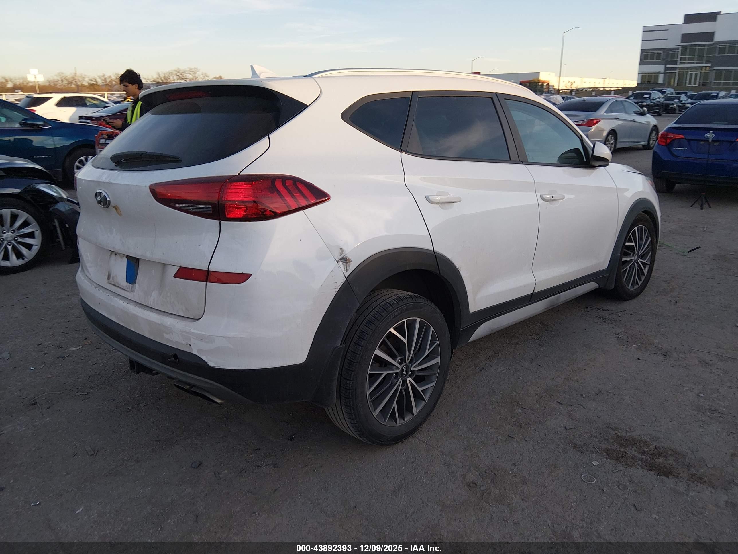 HYUNDAI TUCSON image 4
