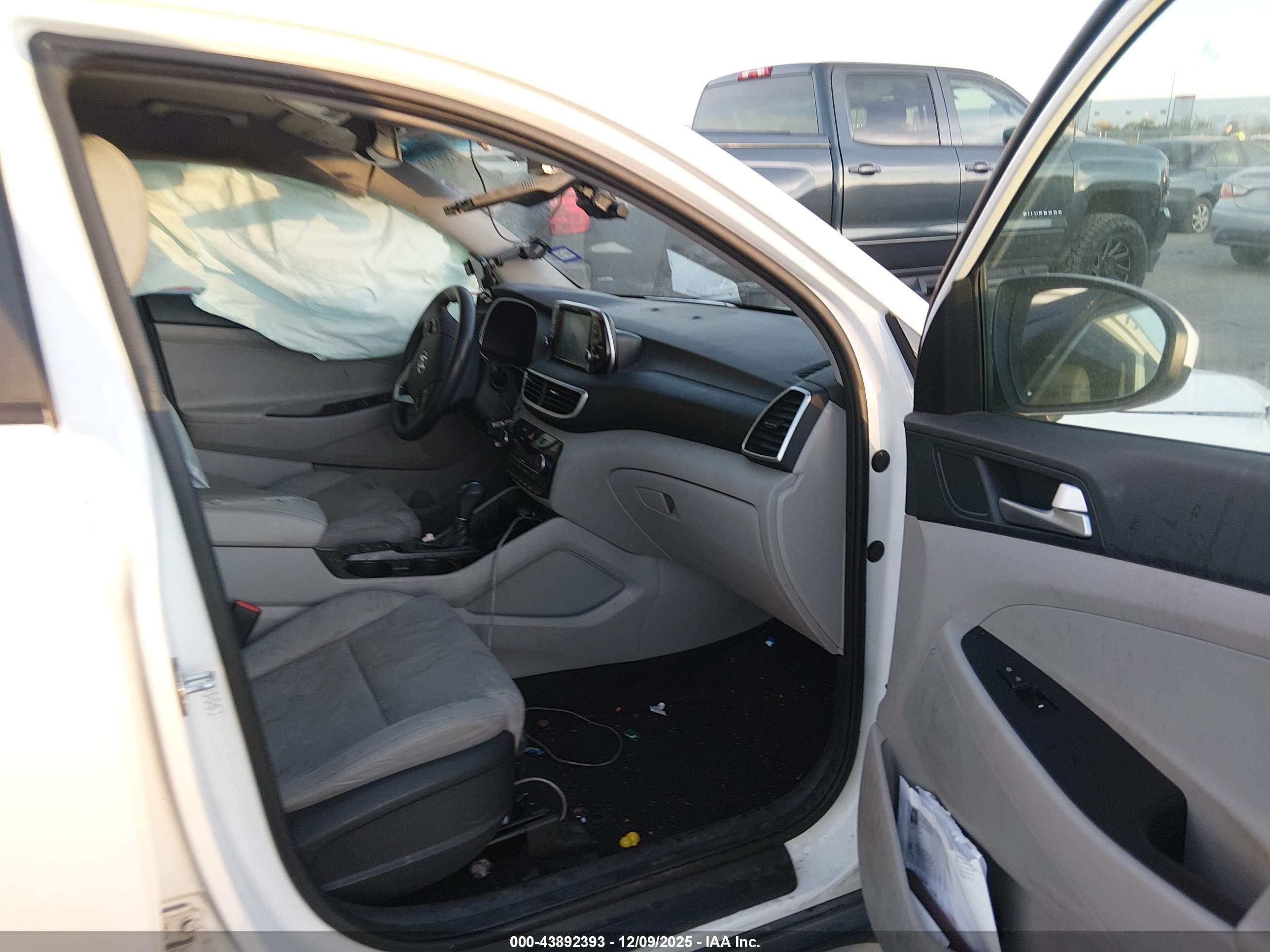 HYUNDAI TUCSON image 5