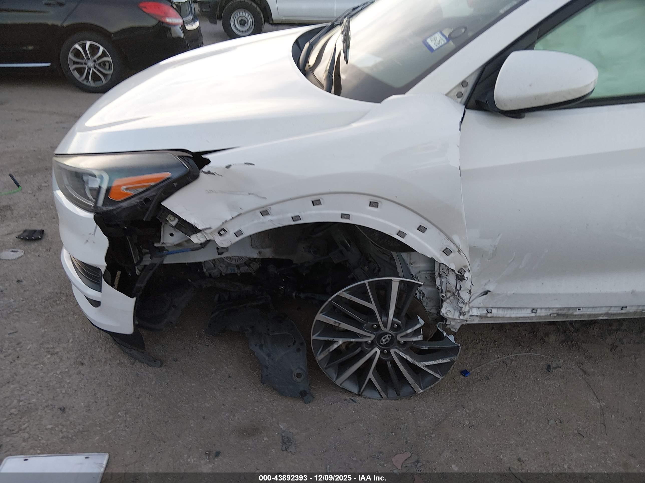 HYUNDAI TUCSON image 6