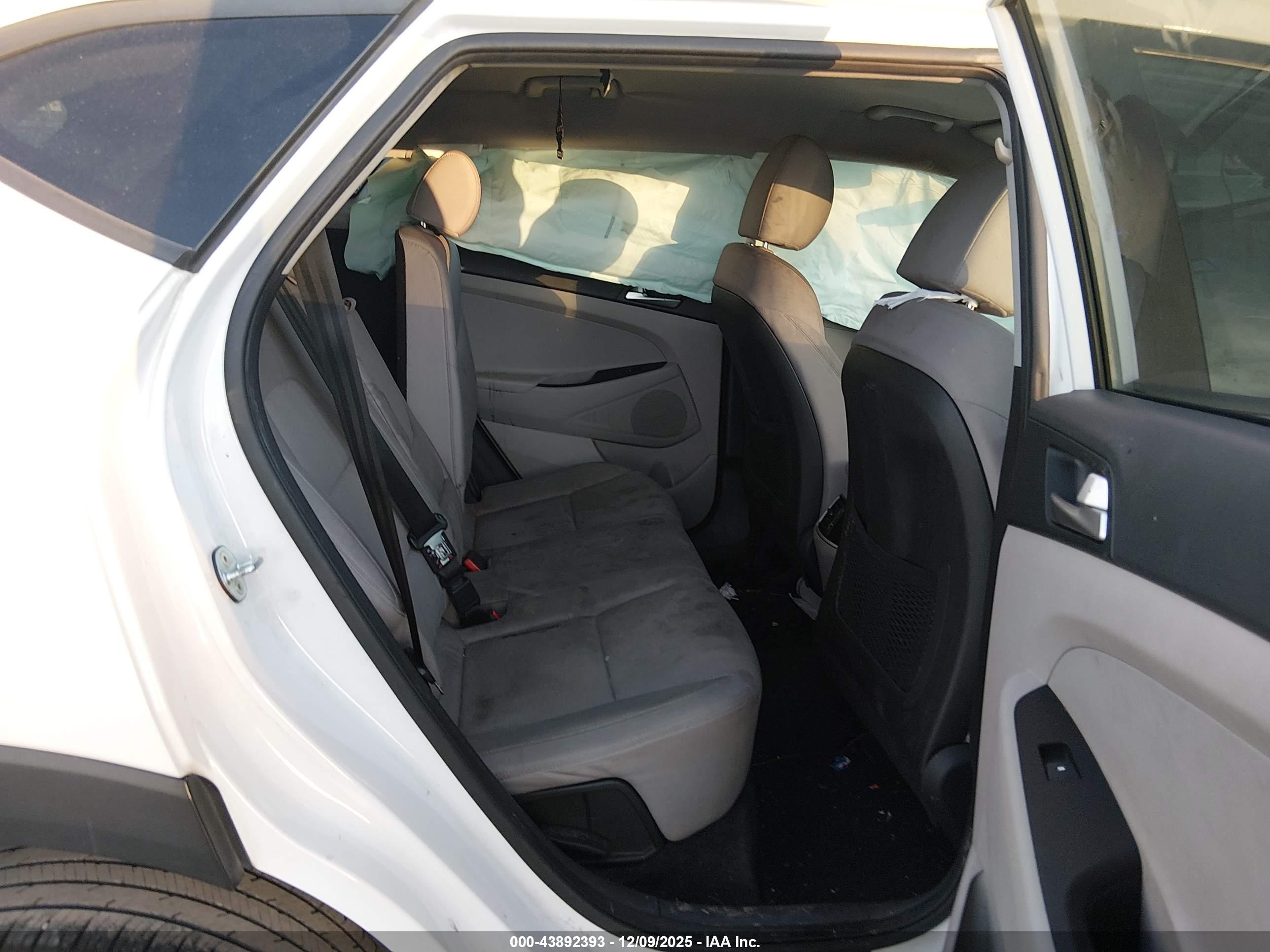 HYUNDAI TUCSON image 8