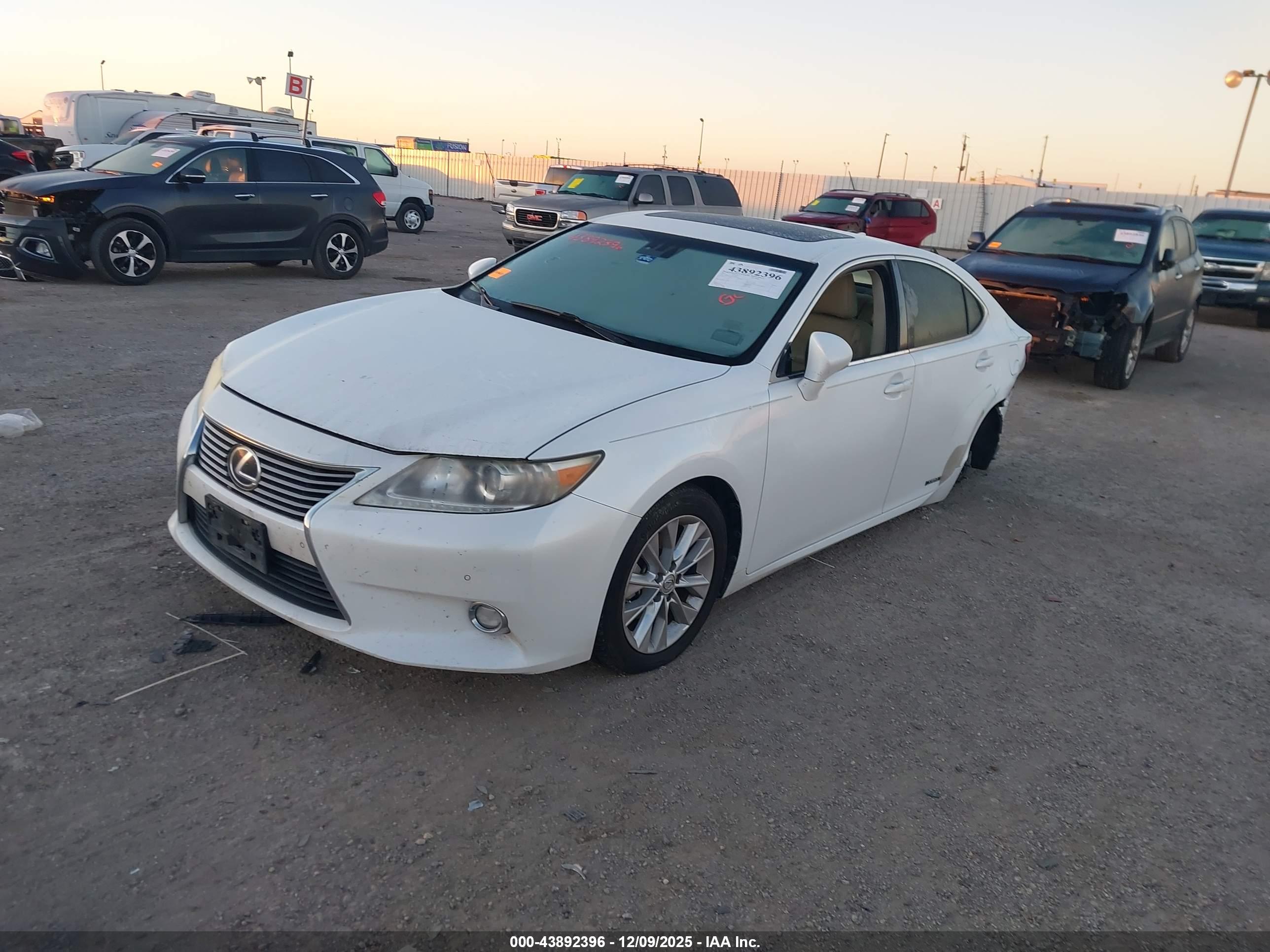 LEXUS ES image 2