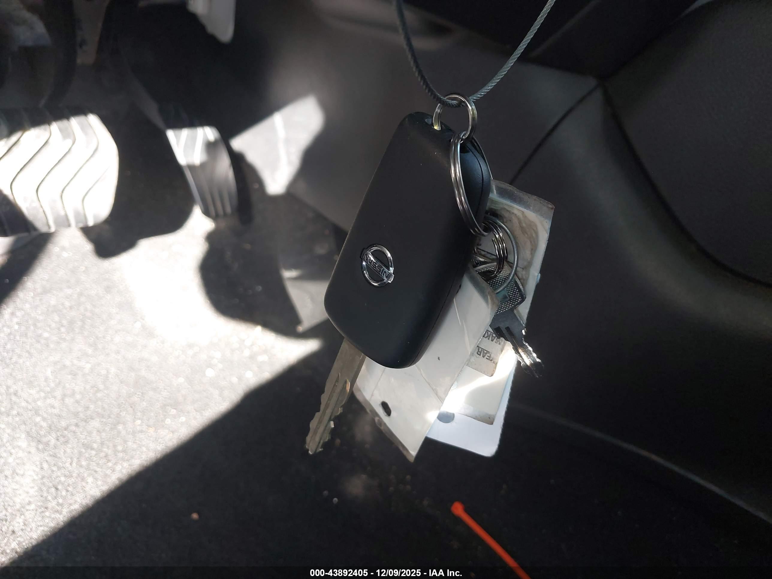 NISSAN ROGUE image 11