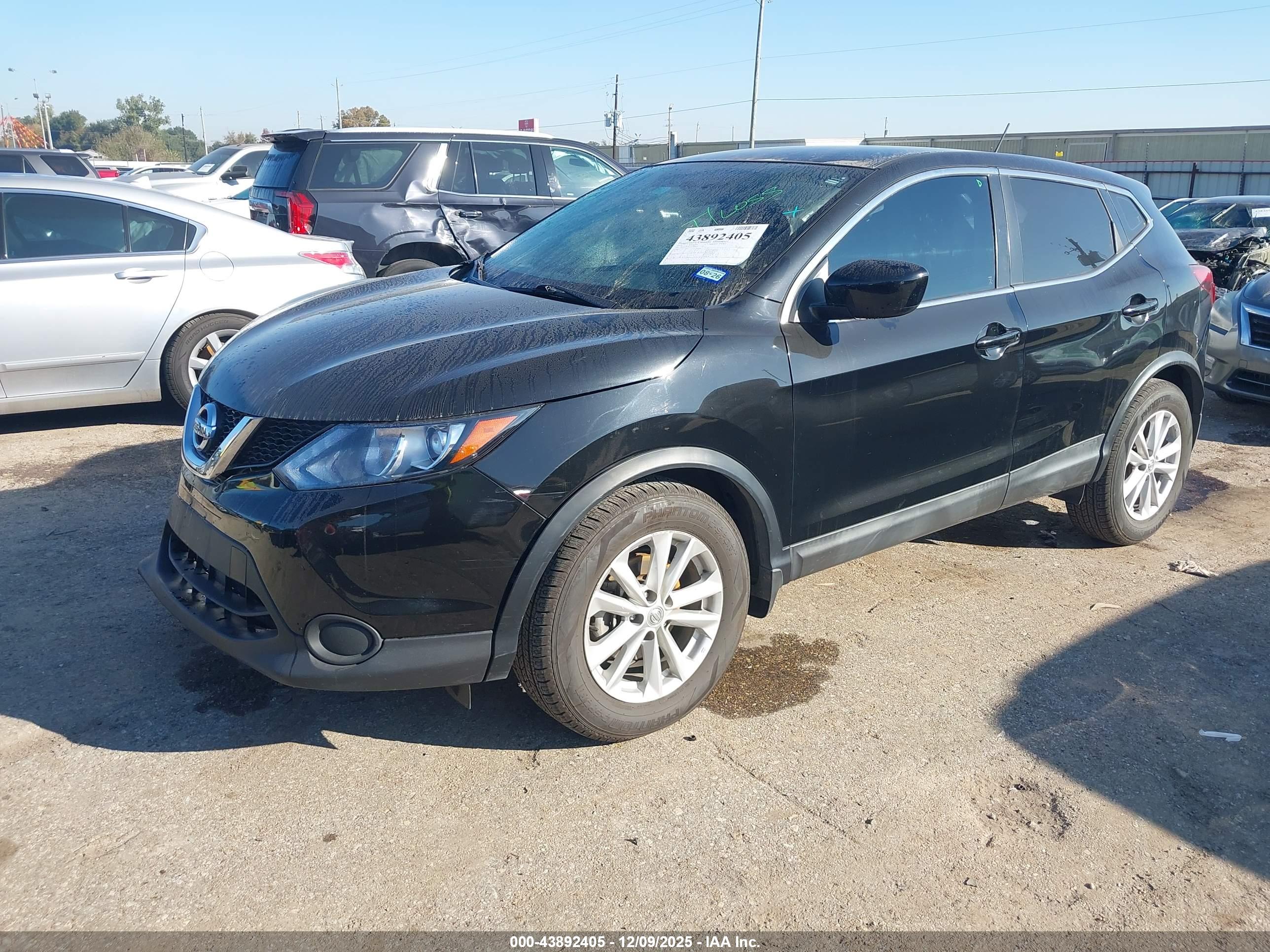 NISSAN ROGUE image 2
