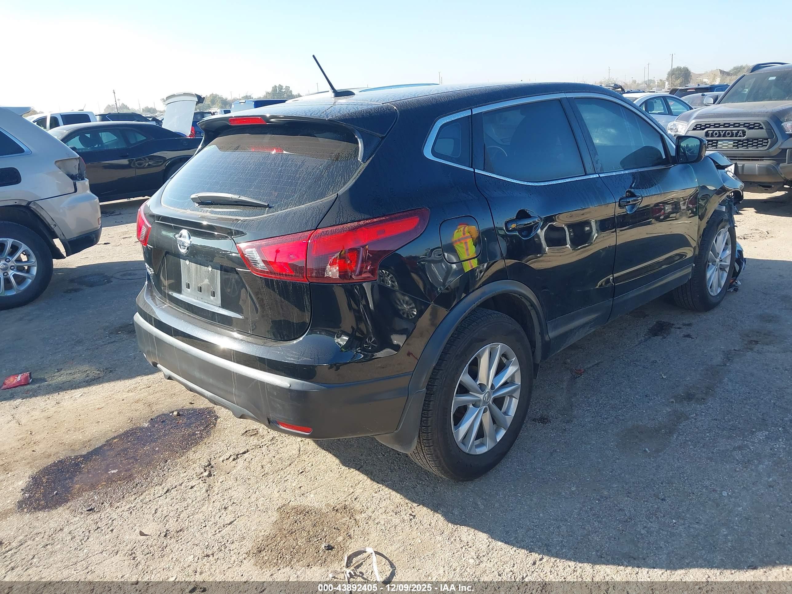 NISSAN ROGUE image 4