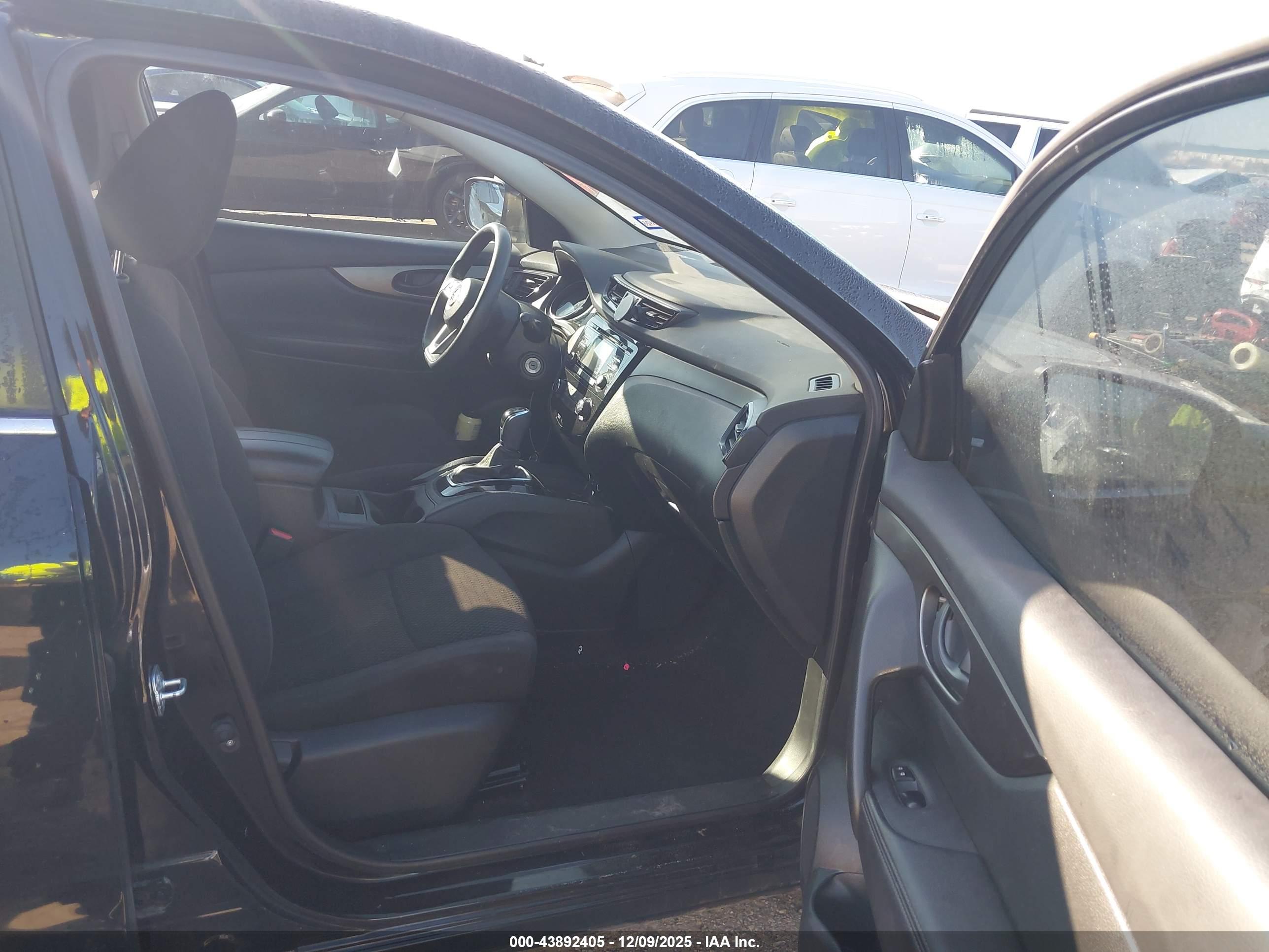 NISSAN ROGUE image 5
