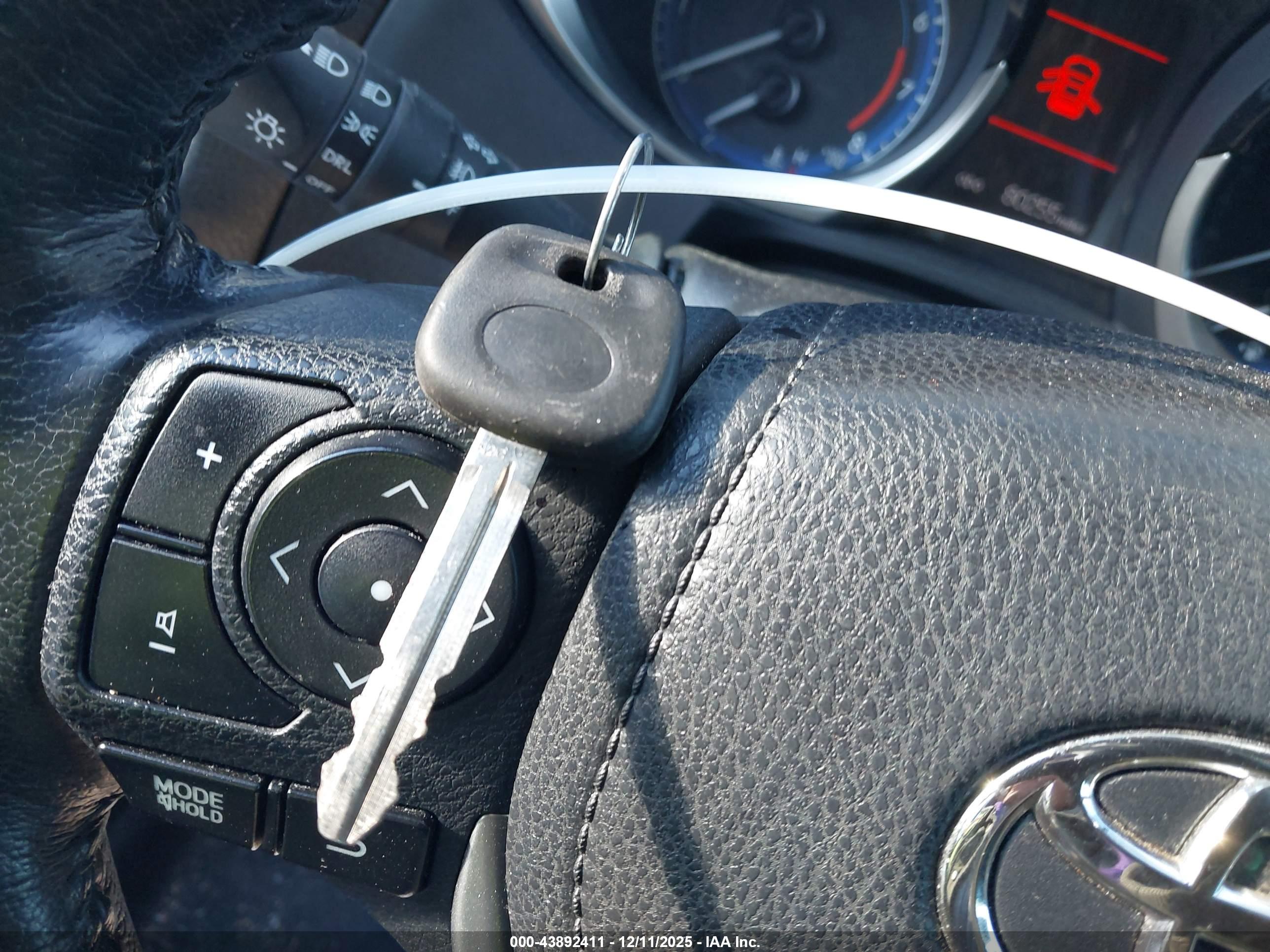 TOYOTA COROLLA image 11