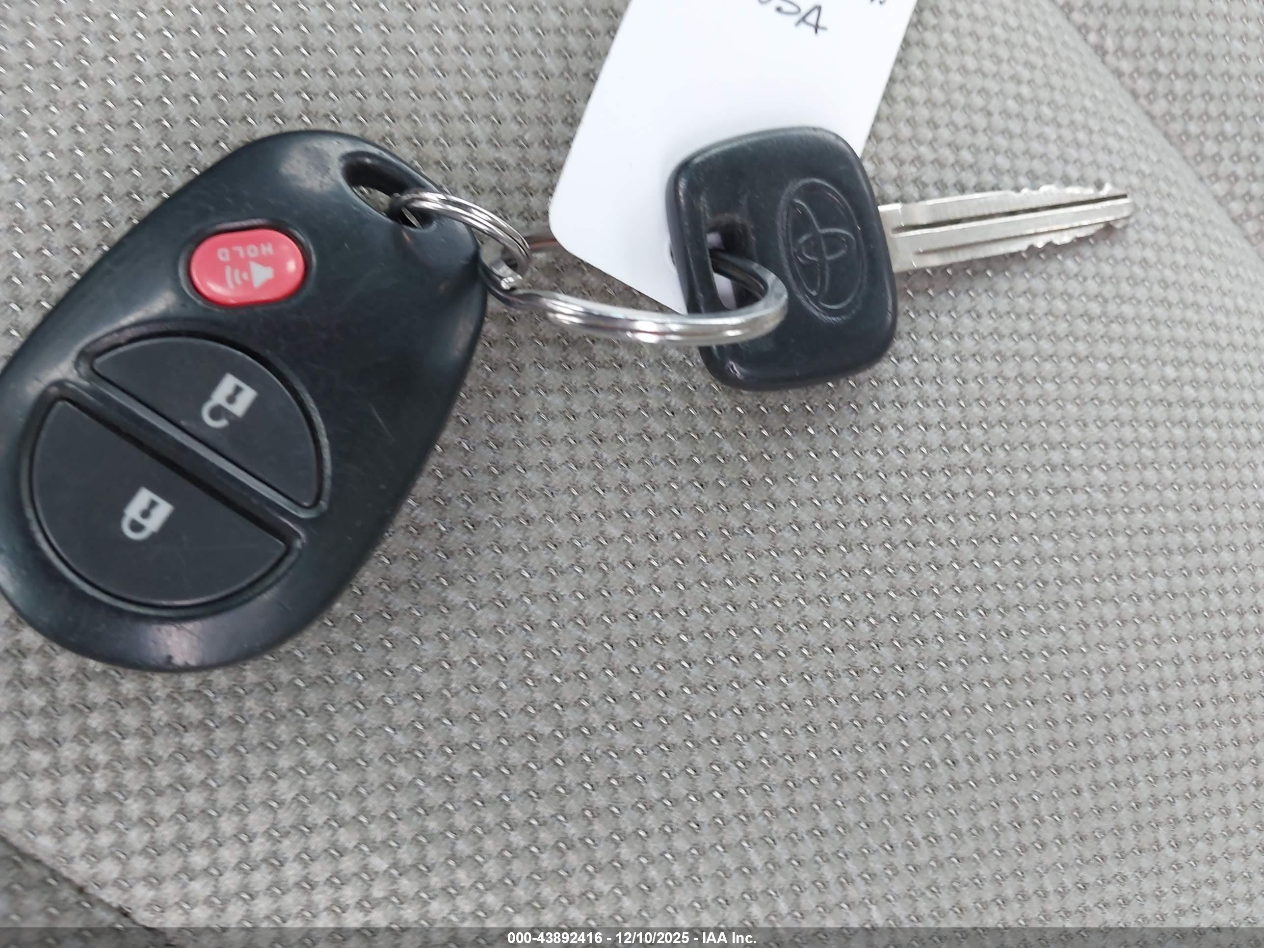 TOYOTA SIENNA image 11