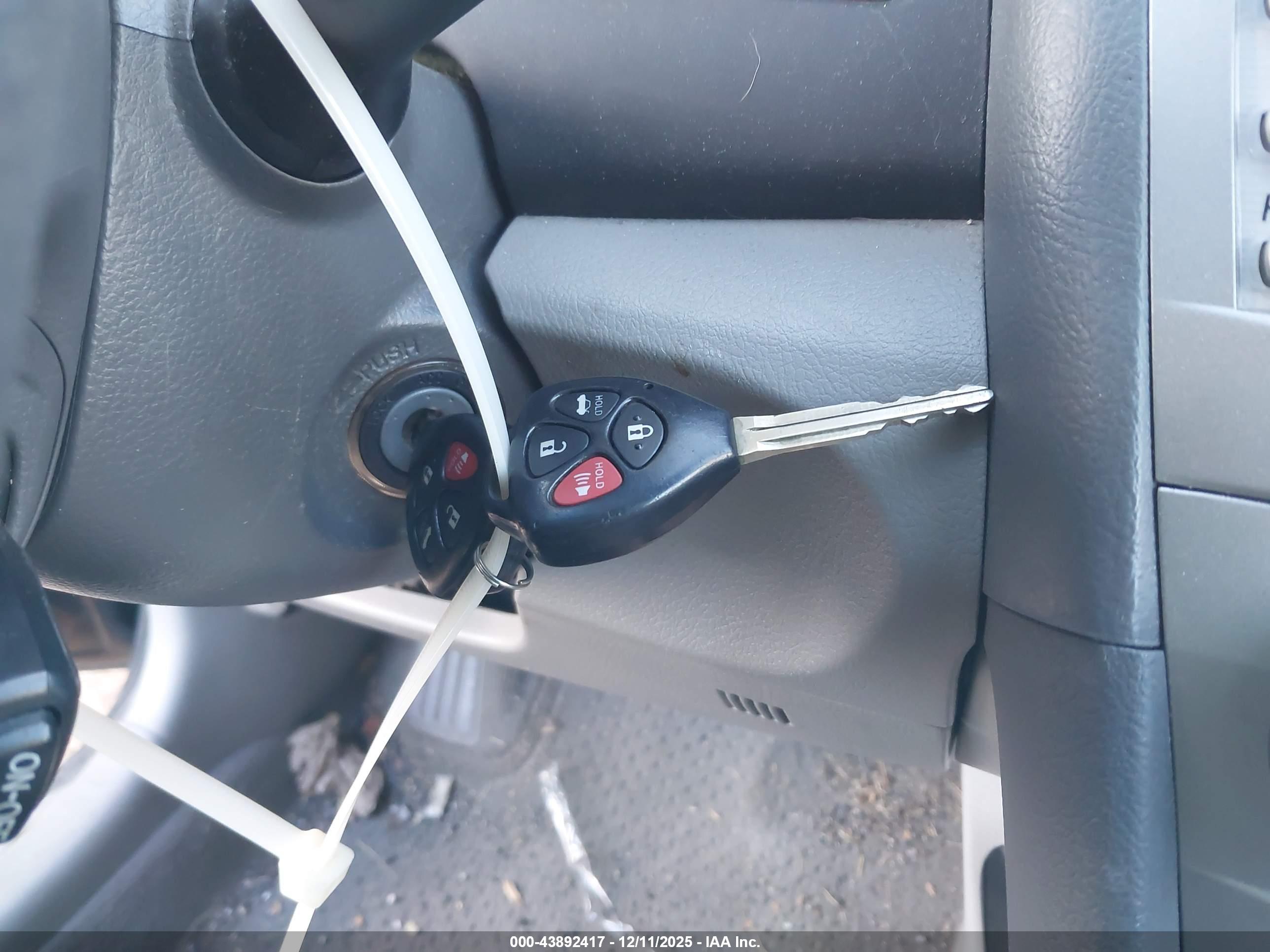 TOYOTA CAMRY image 11