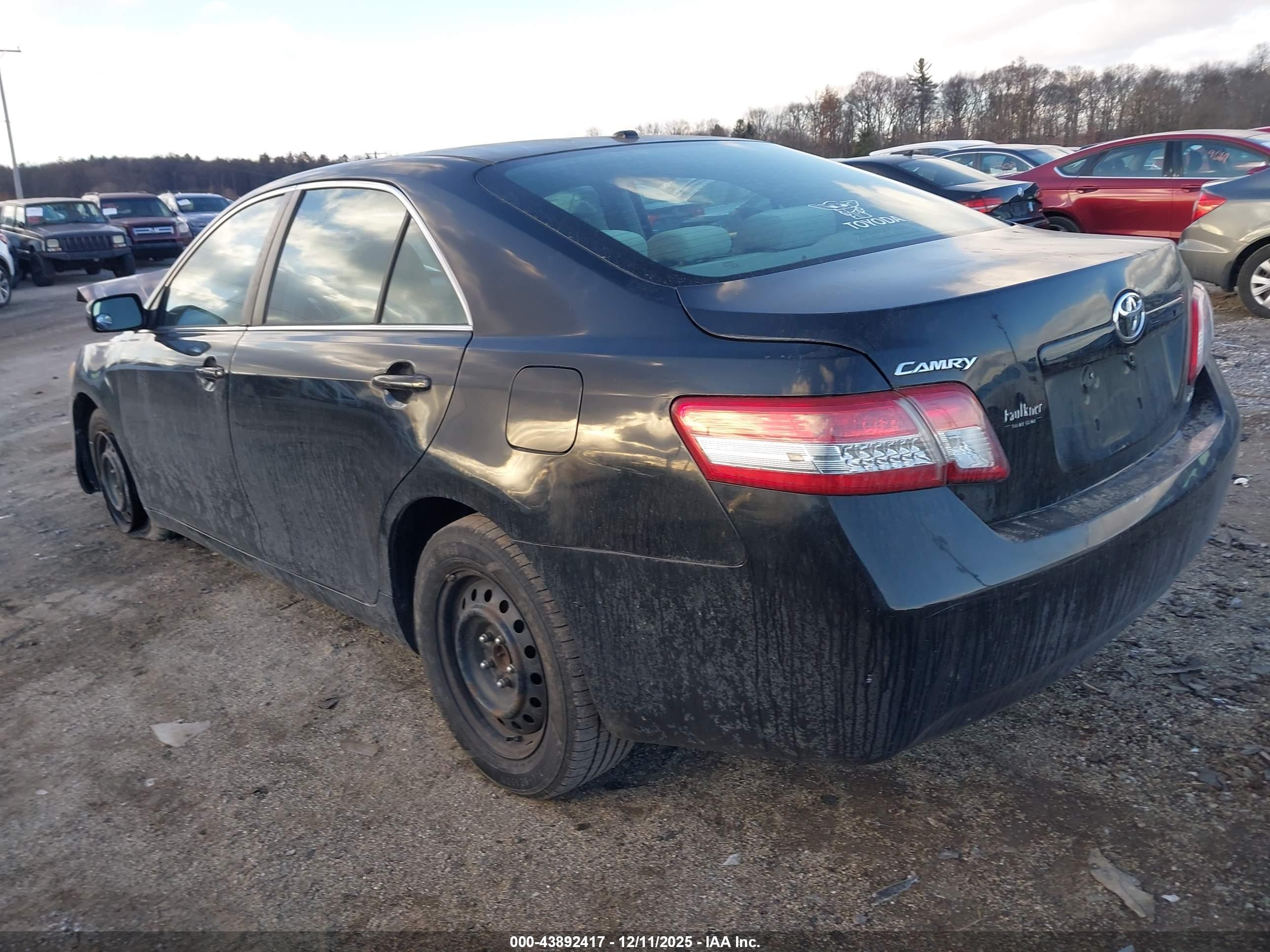 TOYOTA CAMRY image 3