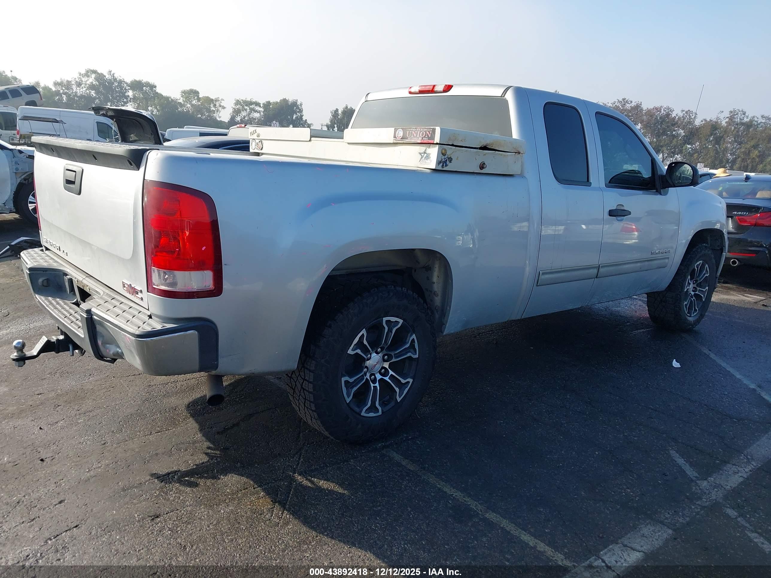 GMC SIERRA image 4