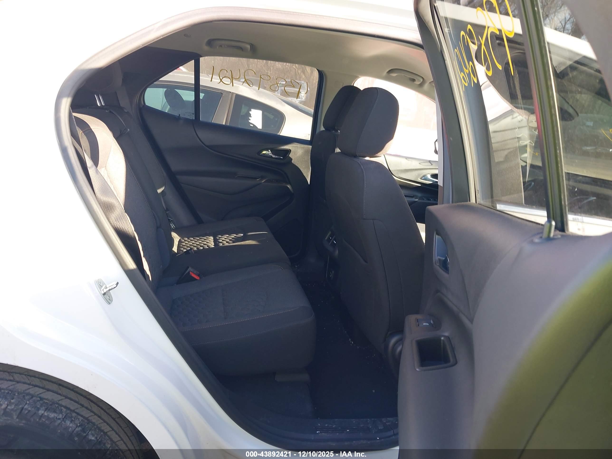 CHEVROLET EQUINOX image 8
