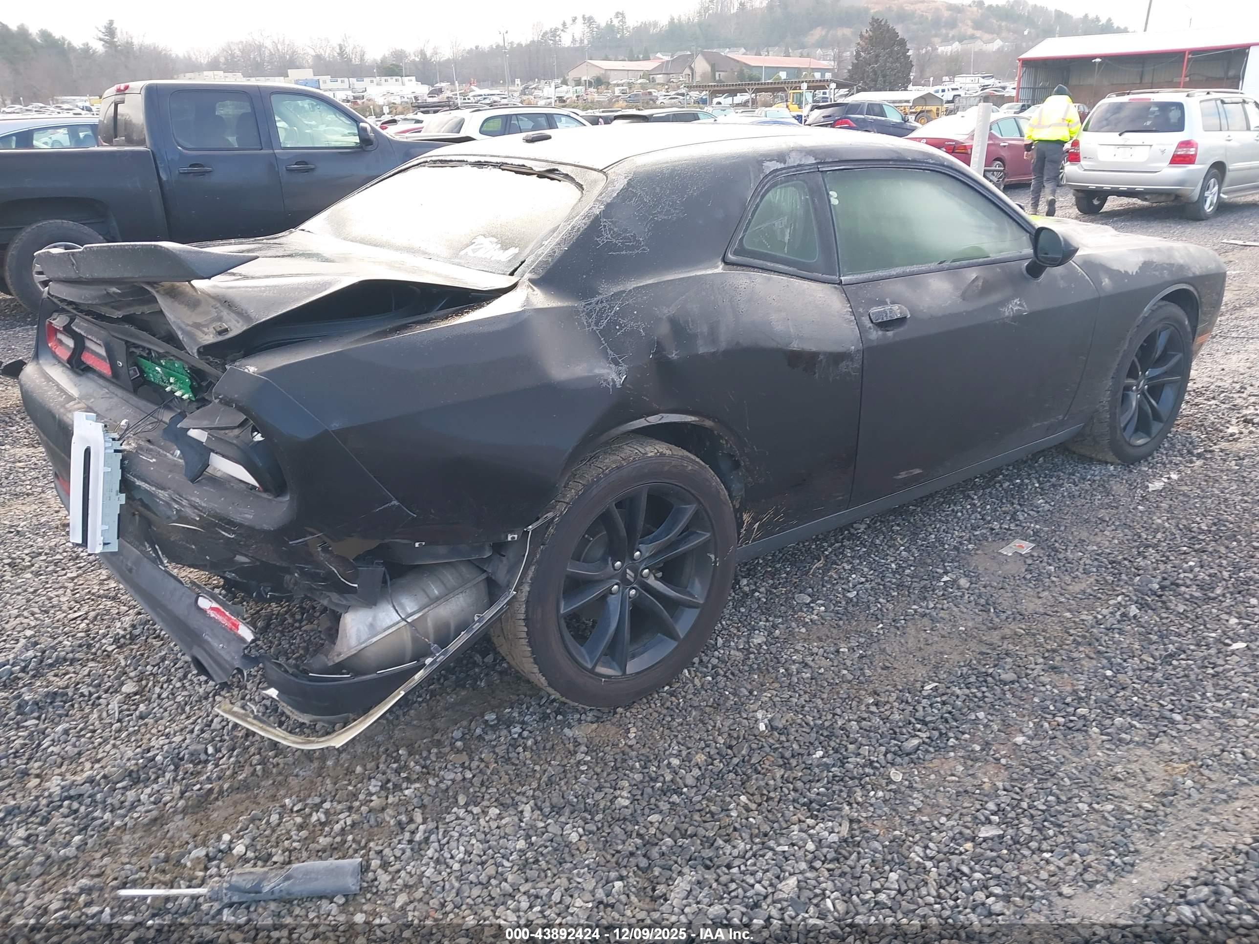 DODGE CHALLENGER image 4