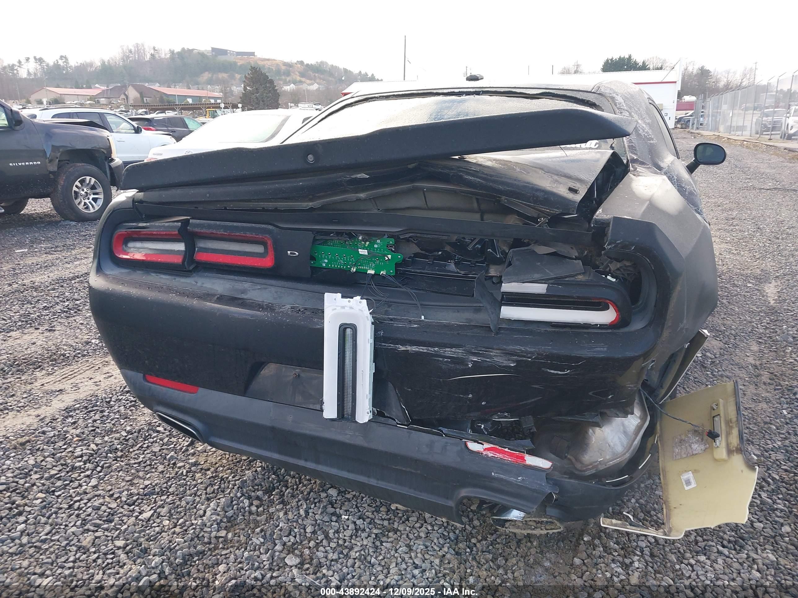 DODGE CHALLENGER image 6