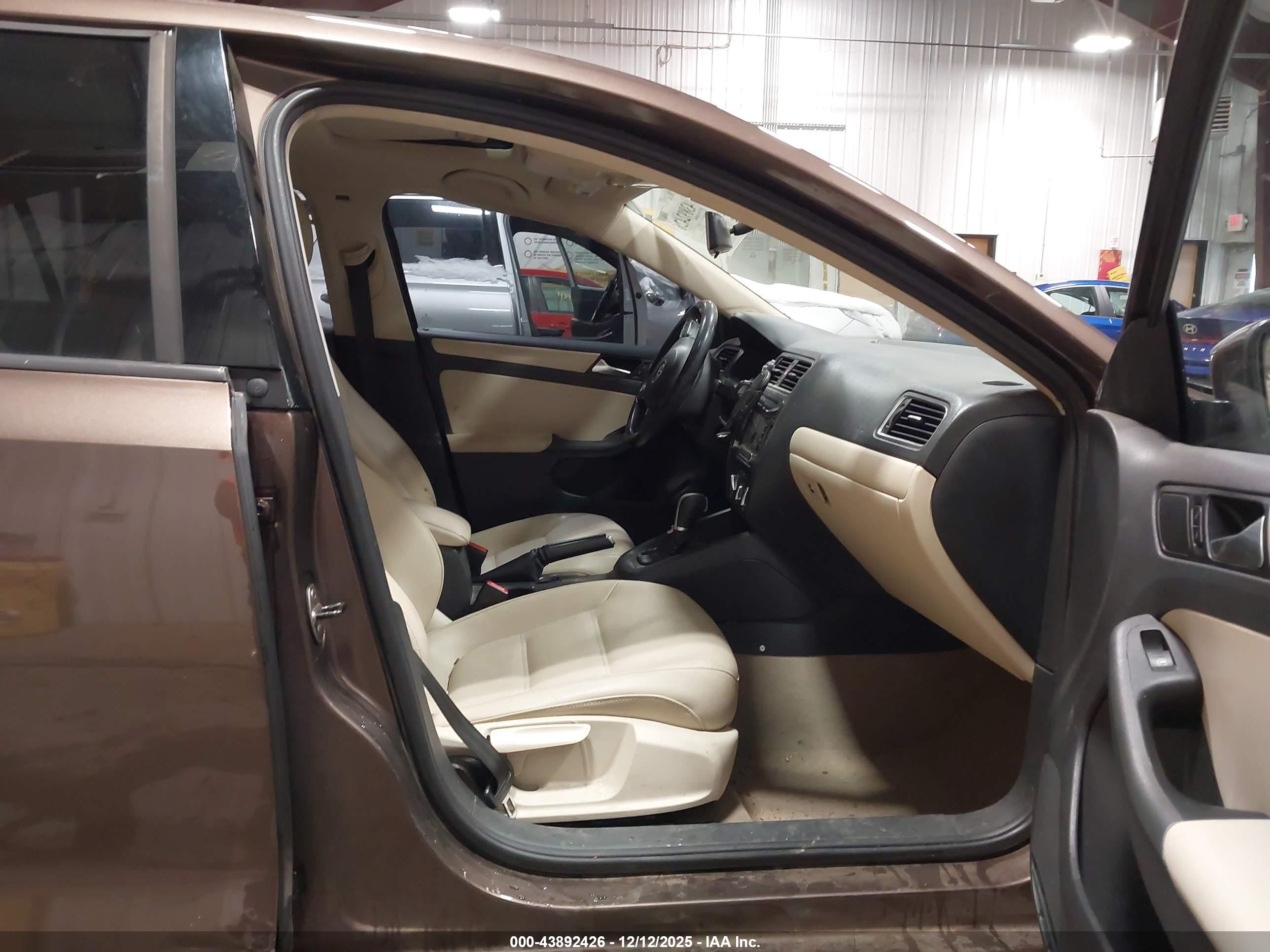 VOLKSWAGEN JETTA image 5