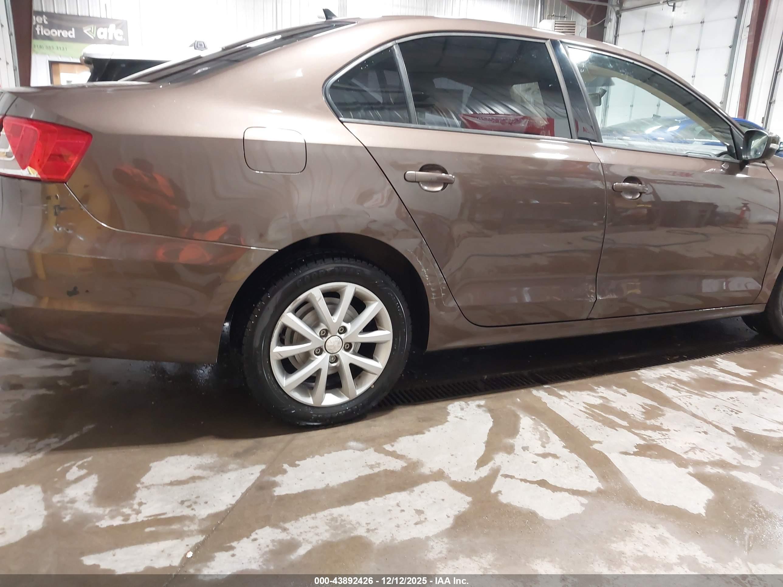 VOLKSWAGEN JETTA image 6