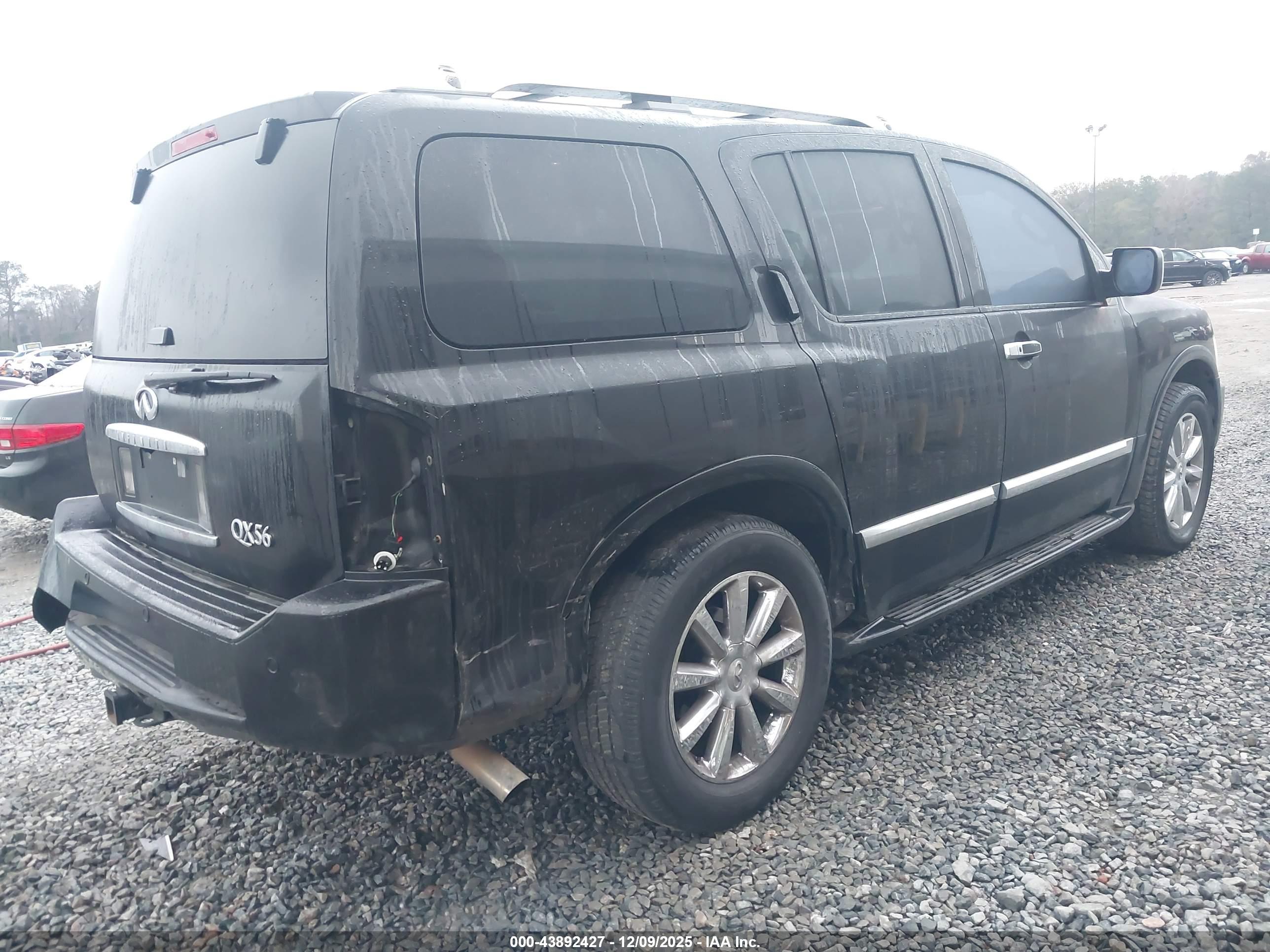 INFINITI QX56 image 4